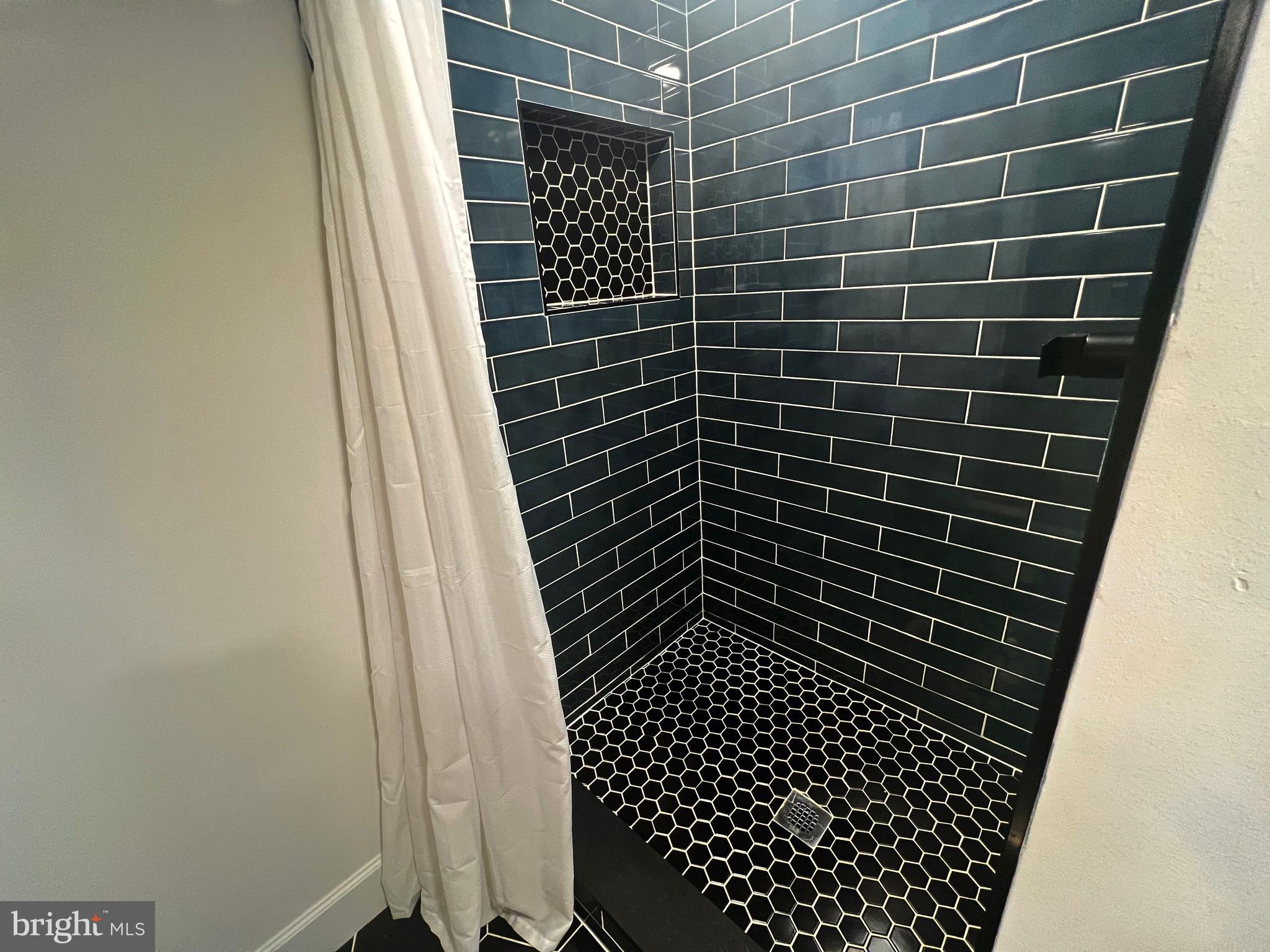 TALL OAKS - Residential