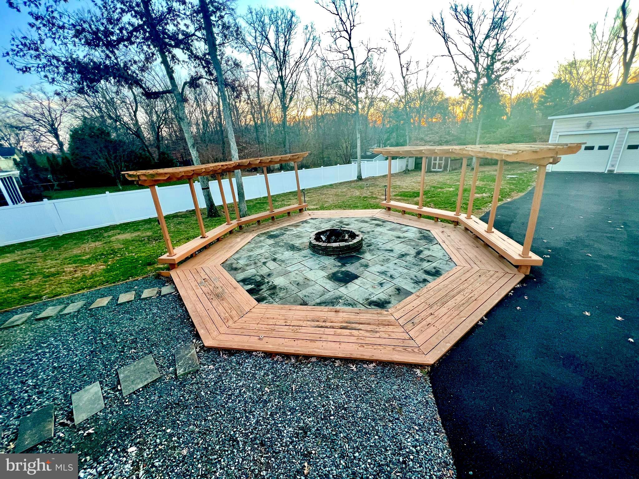 TALL OAKS - Residential