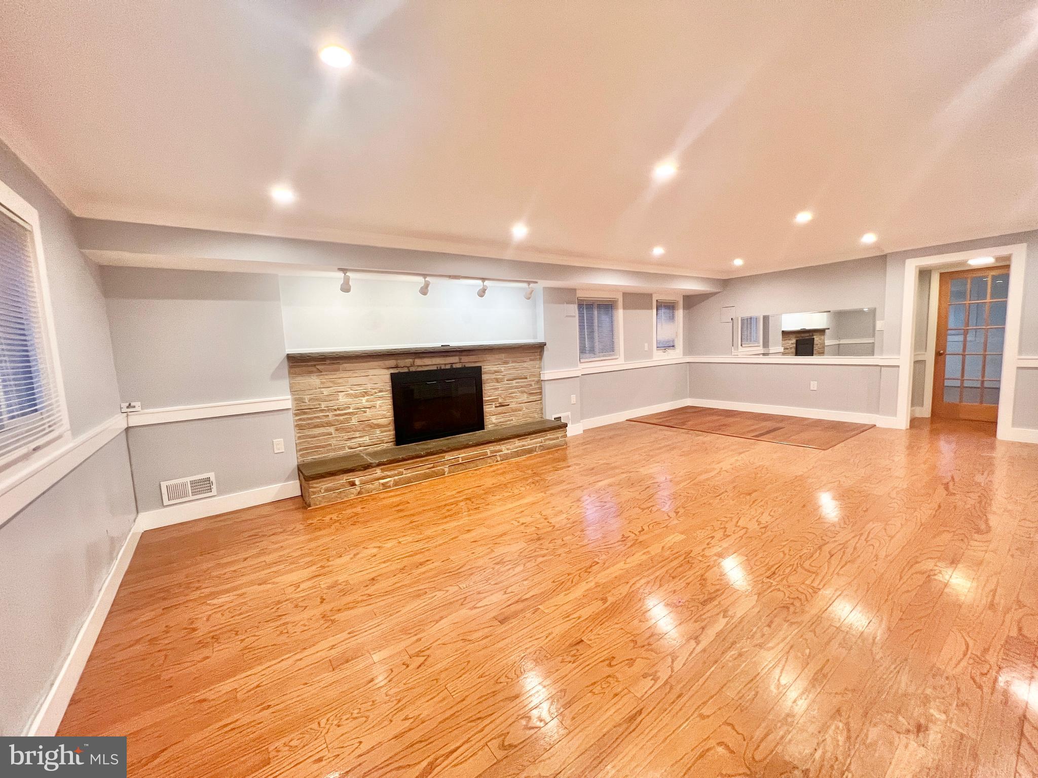 TALL OAKS - Residential