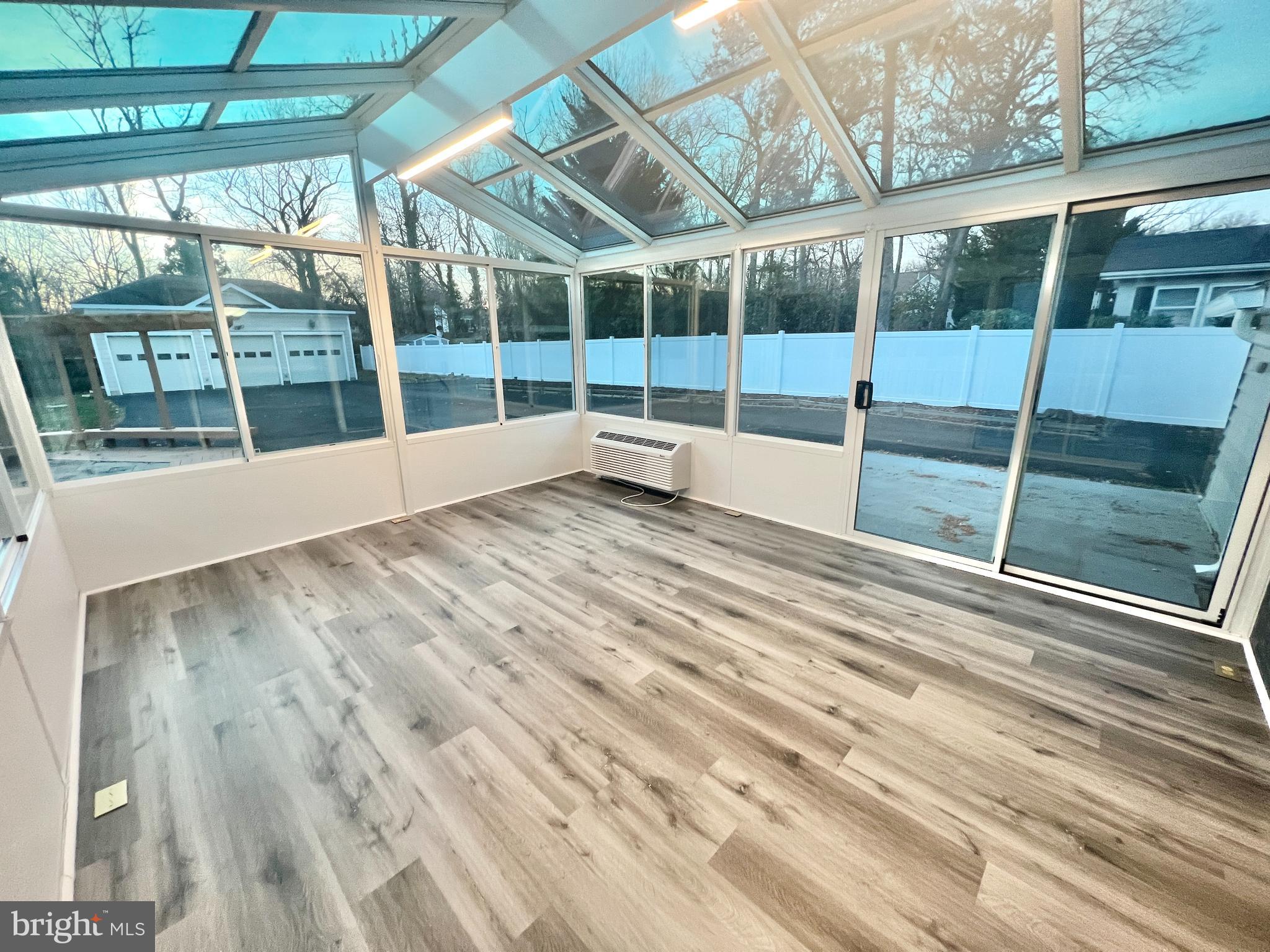 TALL OAKS - Residential