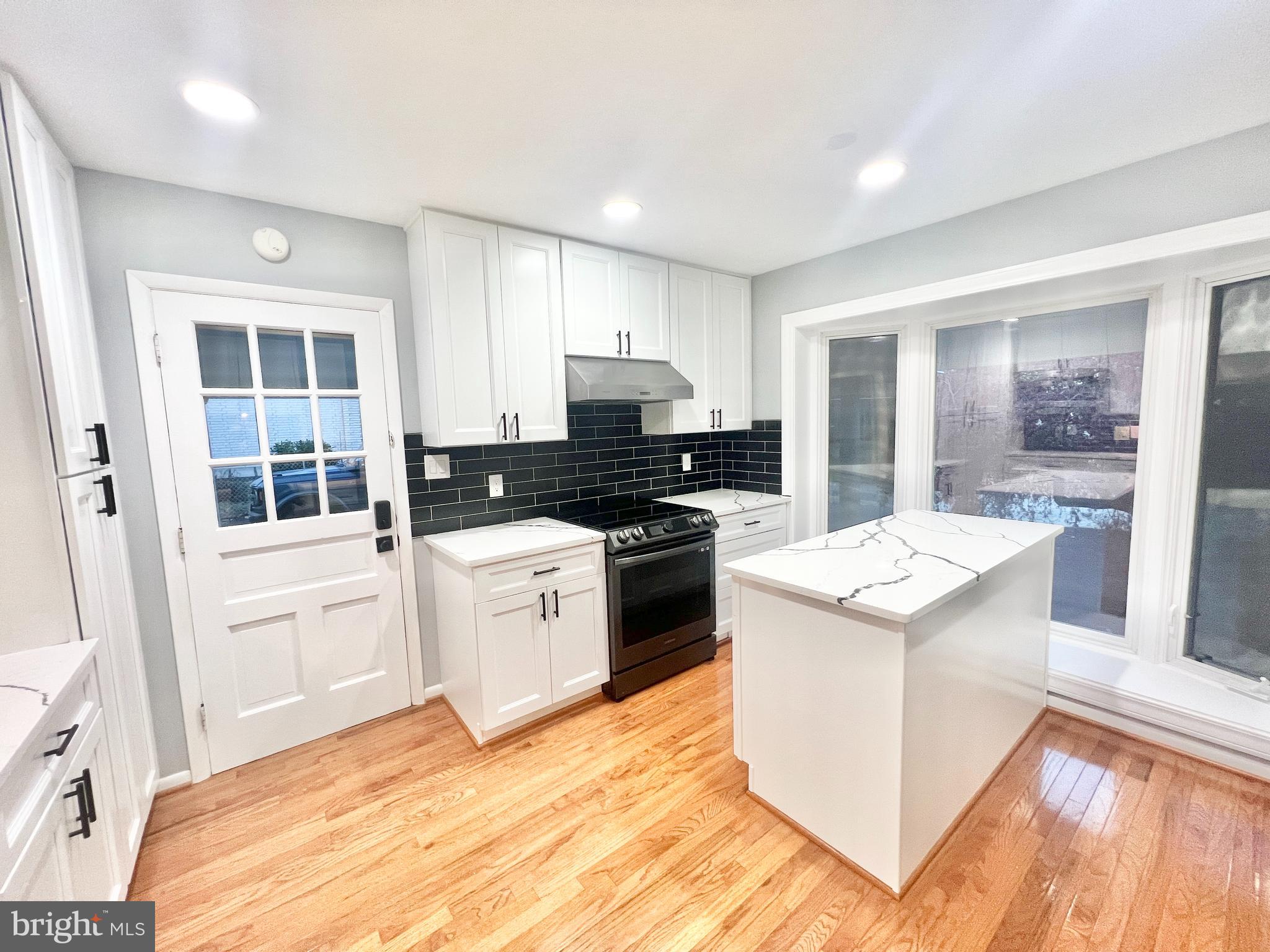 TALL OAKS - Residential