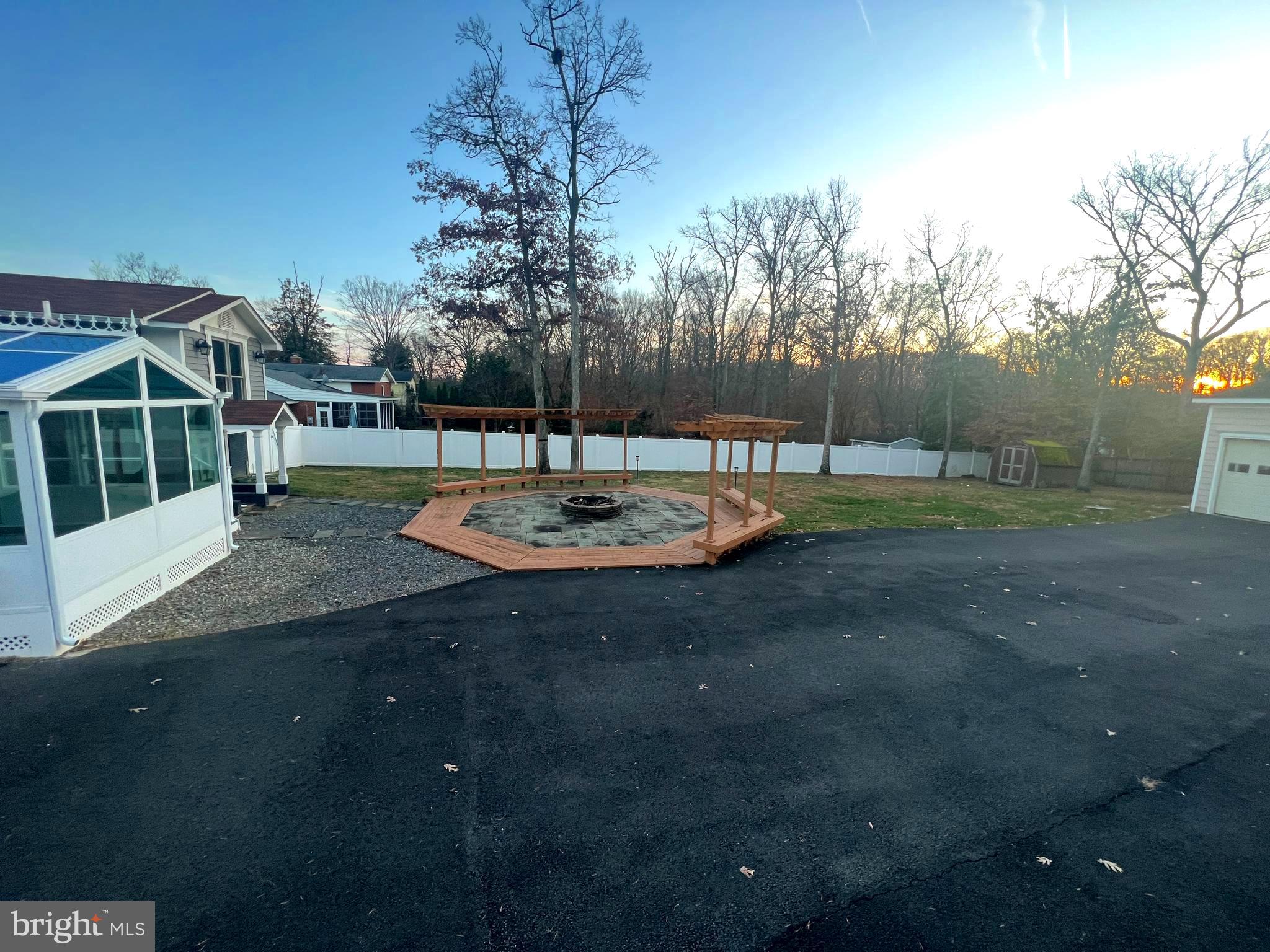 TALL OAKS - Residential