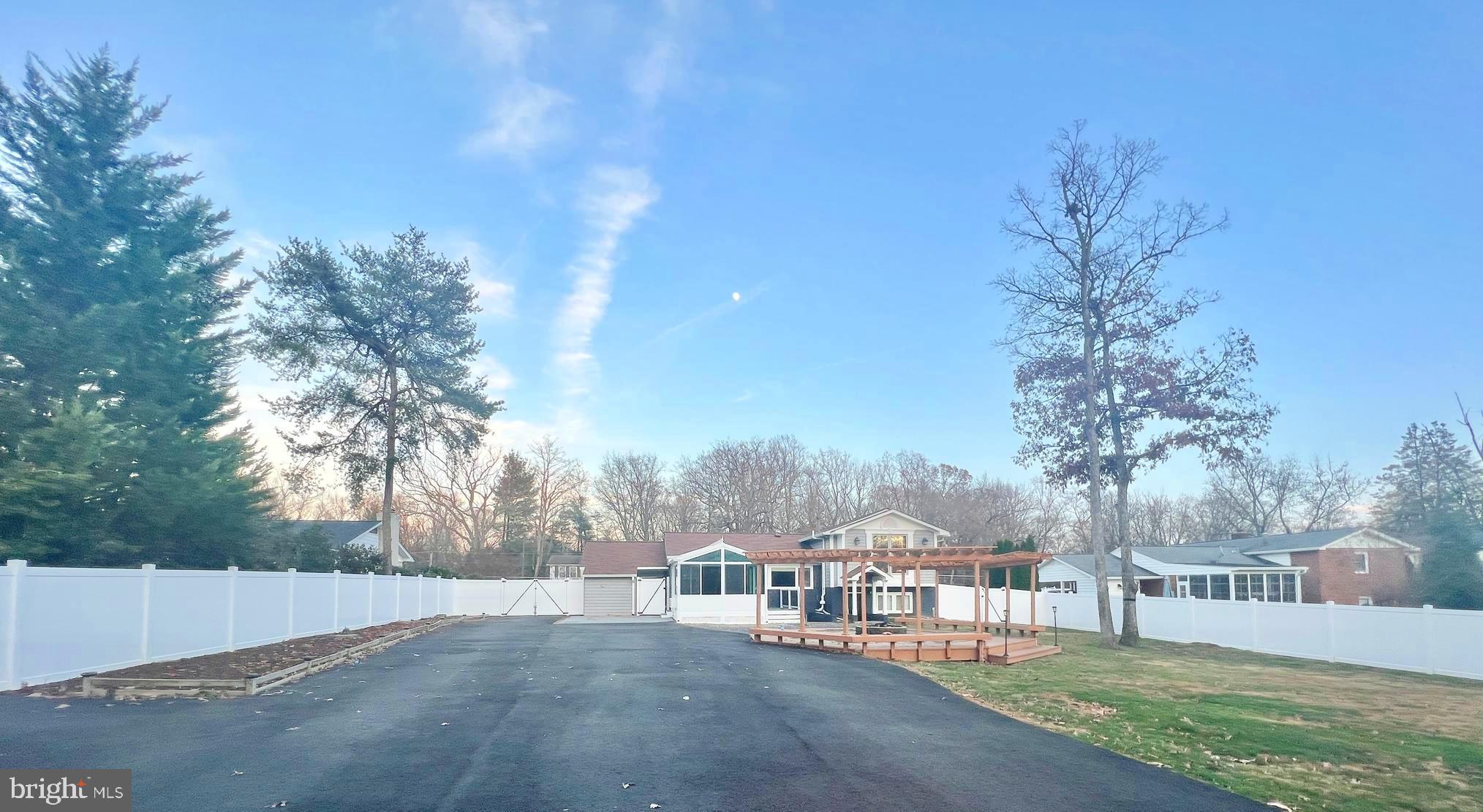 TALL OAKS - Residential