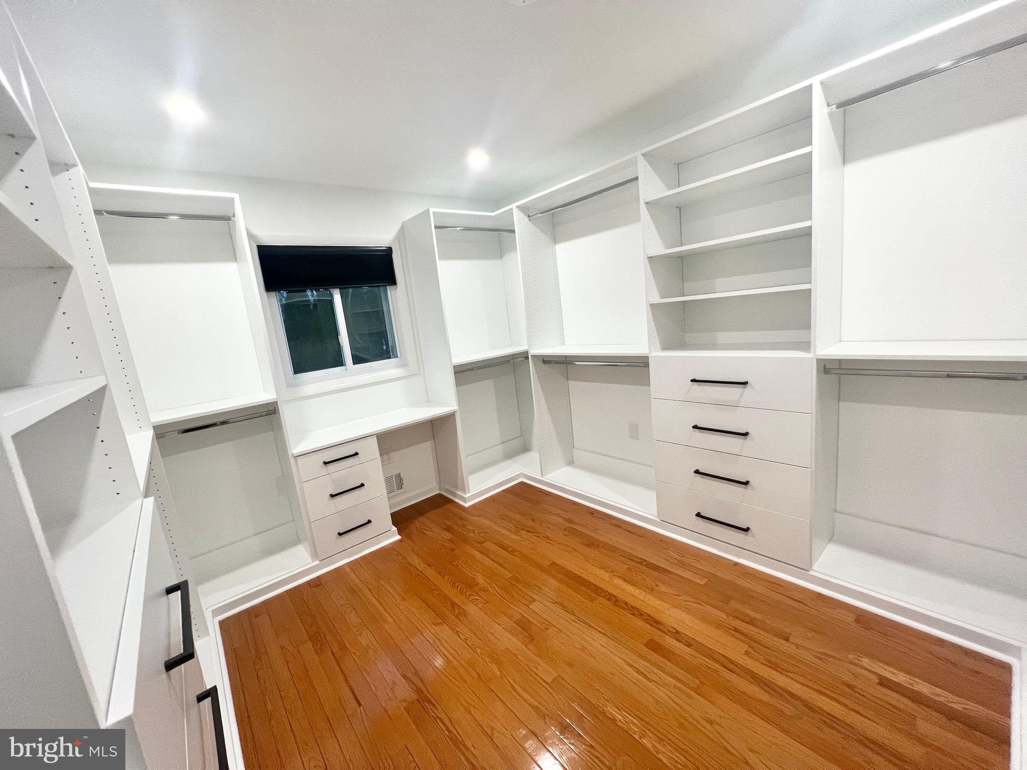 TALL OAKS - Residential