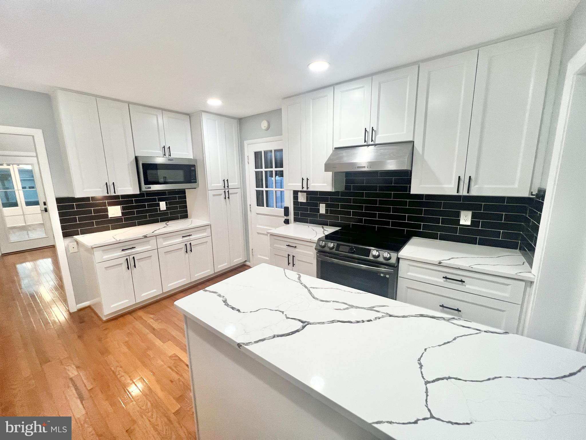 TALL OAKS - Residential