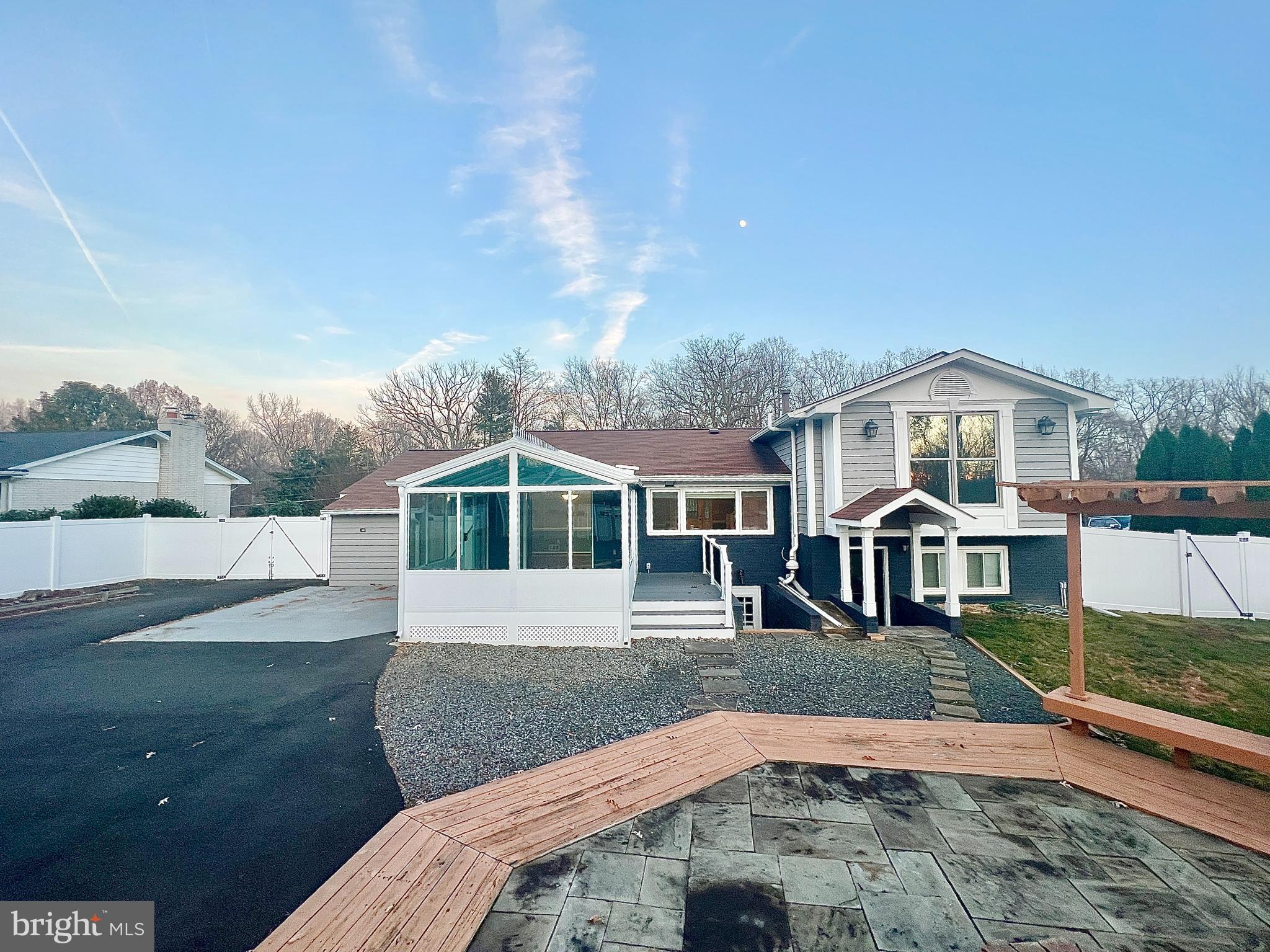 TALL OAKS - Residential