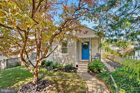 Photo of 10717 Casper Street, Kensington, MD 20895 (MLS # MDMC2108368)