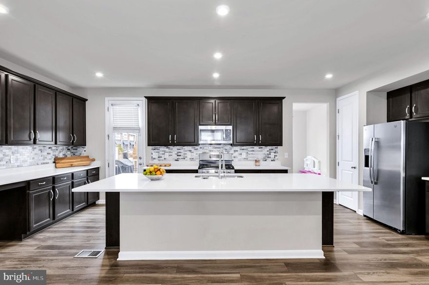 Property will be available to occupy on  April 1st. , very nice conditions. 
Decent credit and Income to qualify
Huge Master Bedroom, 2 Car Garages, Beautiful Kitchen, with tons of cabinets and space to cook and entertain at the same time, White Granite countertops, plus walking distance to small shopping center.