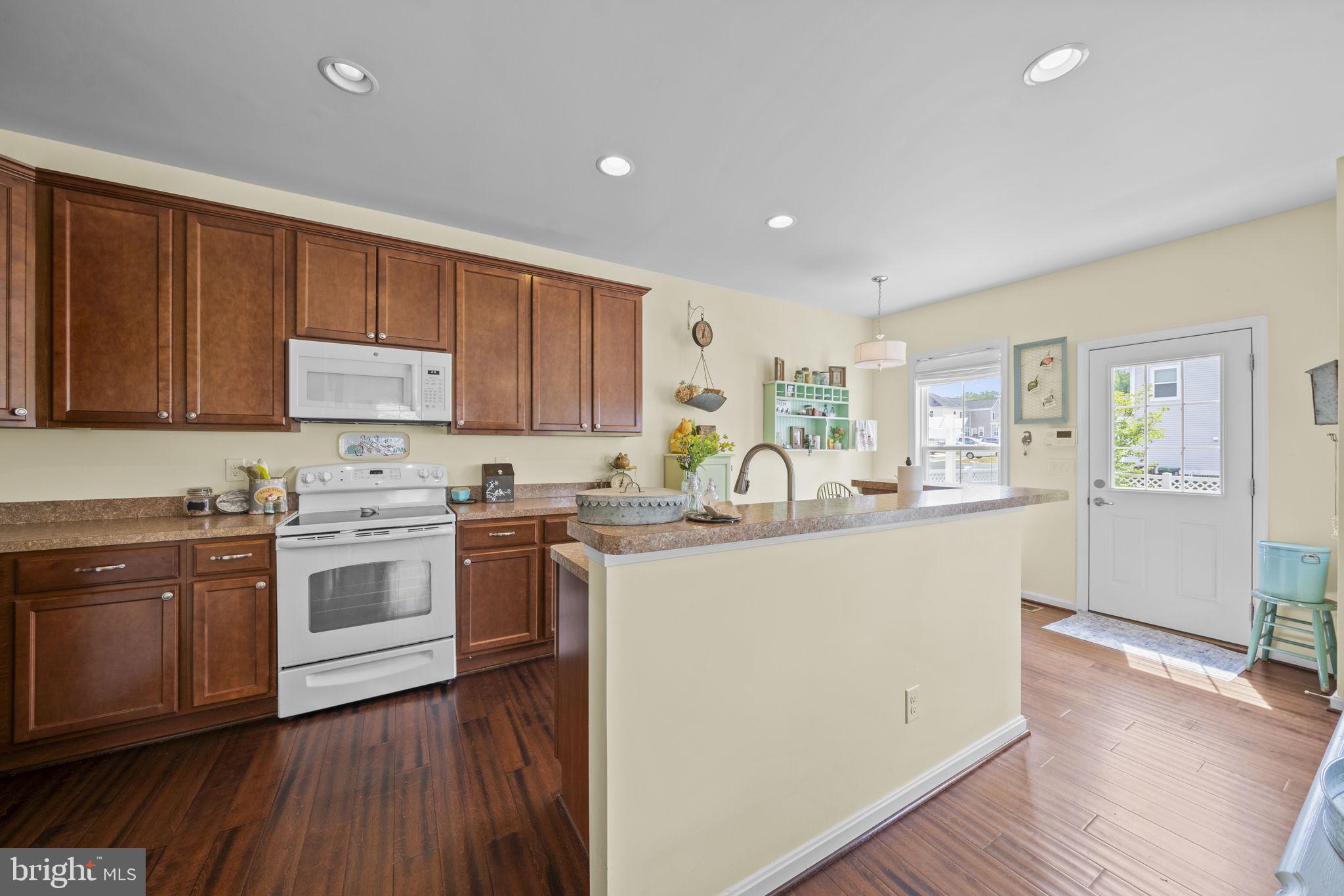 LADYSMITH VILLAGE - Residential