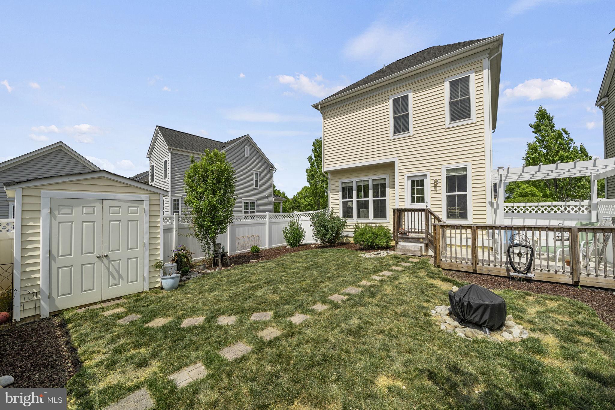 LADYSMITH VILLAGE - Residential