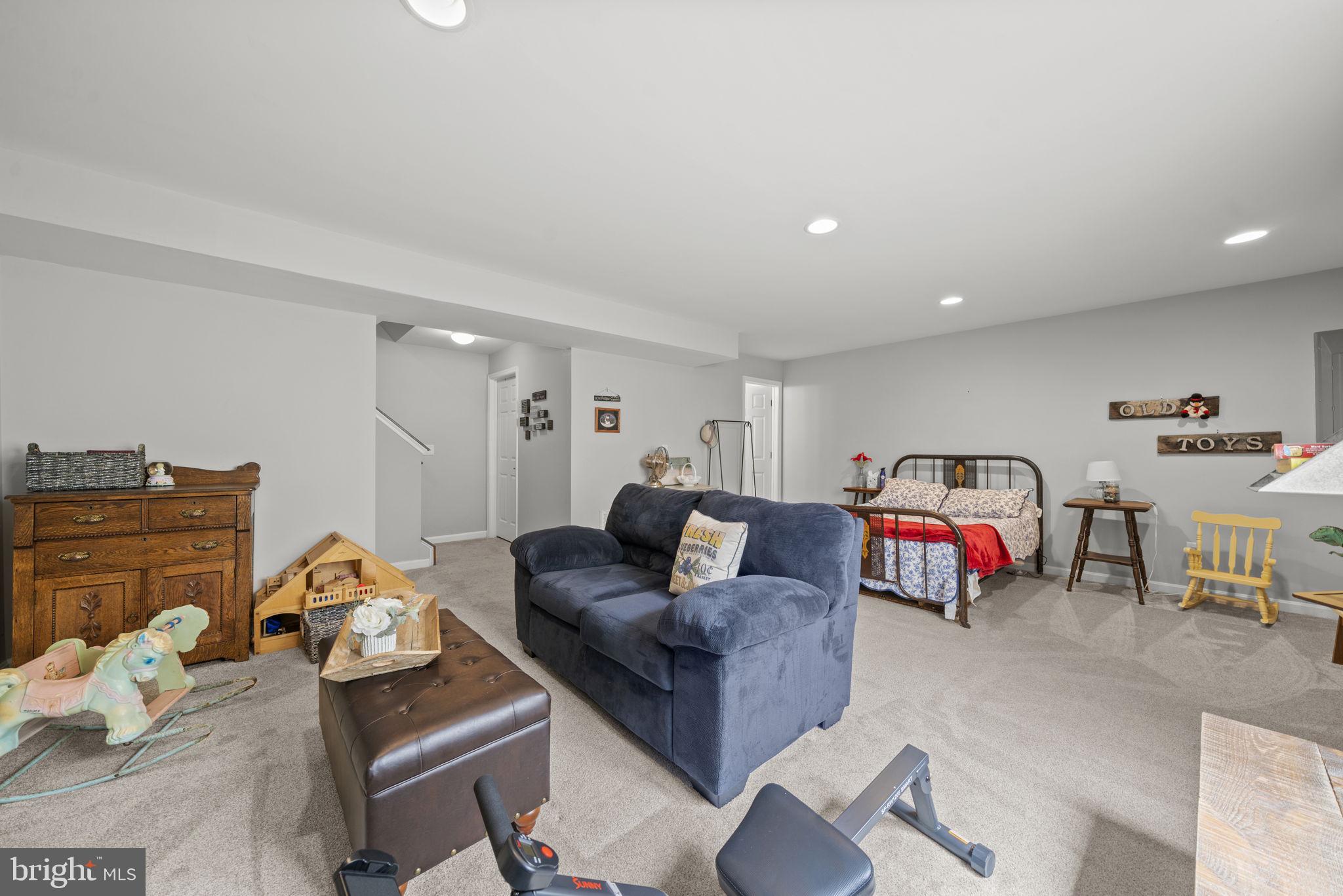 LADYSMITH VILLAGE - Residential