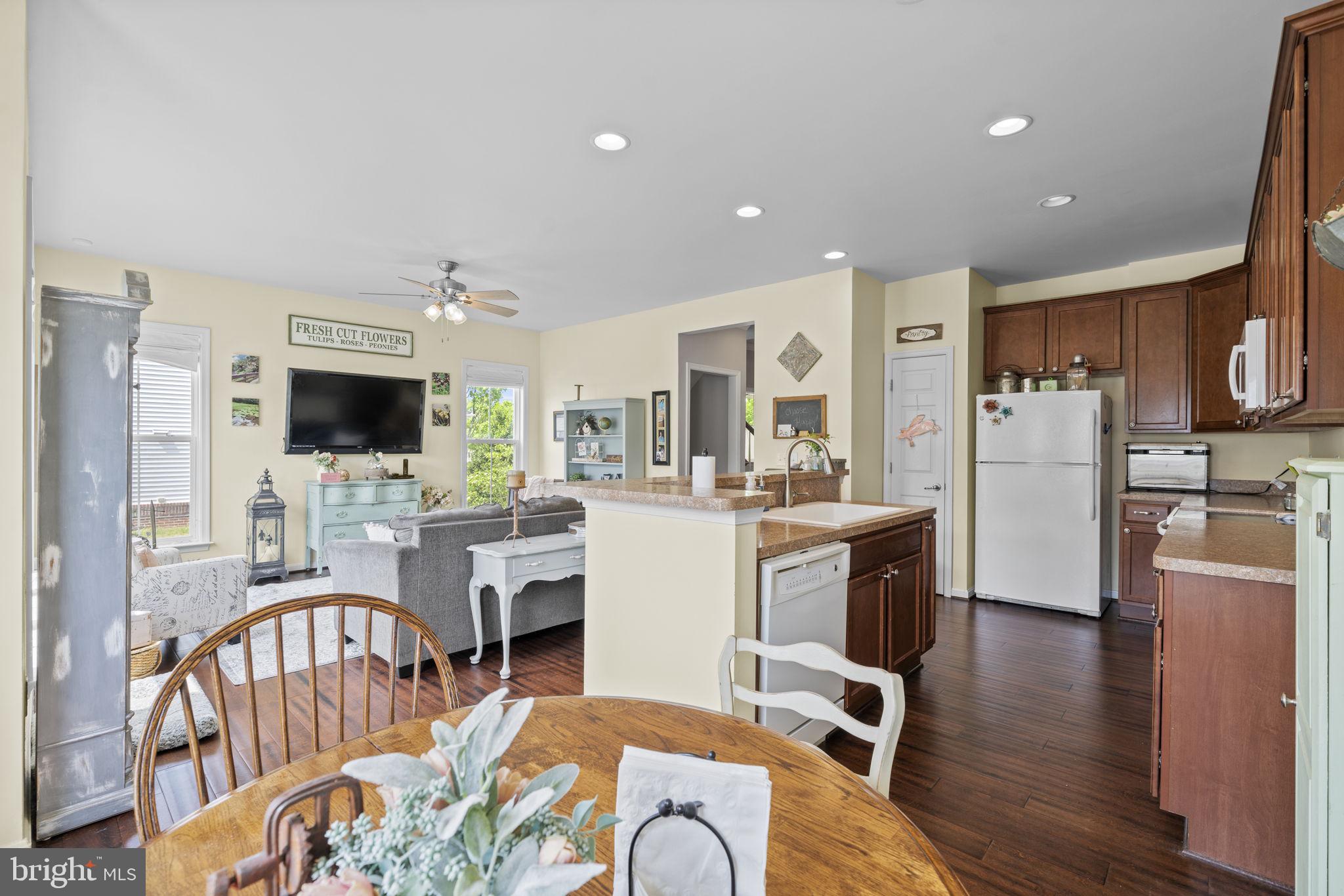 LADYSMITH VILLAGE - Residential