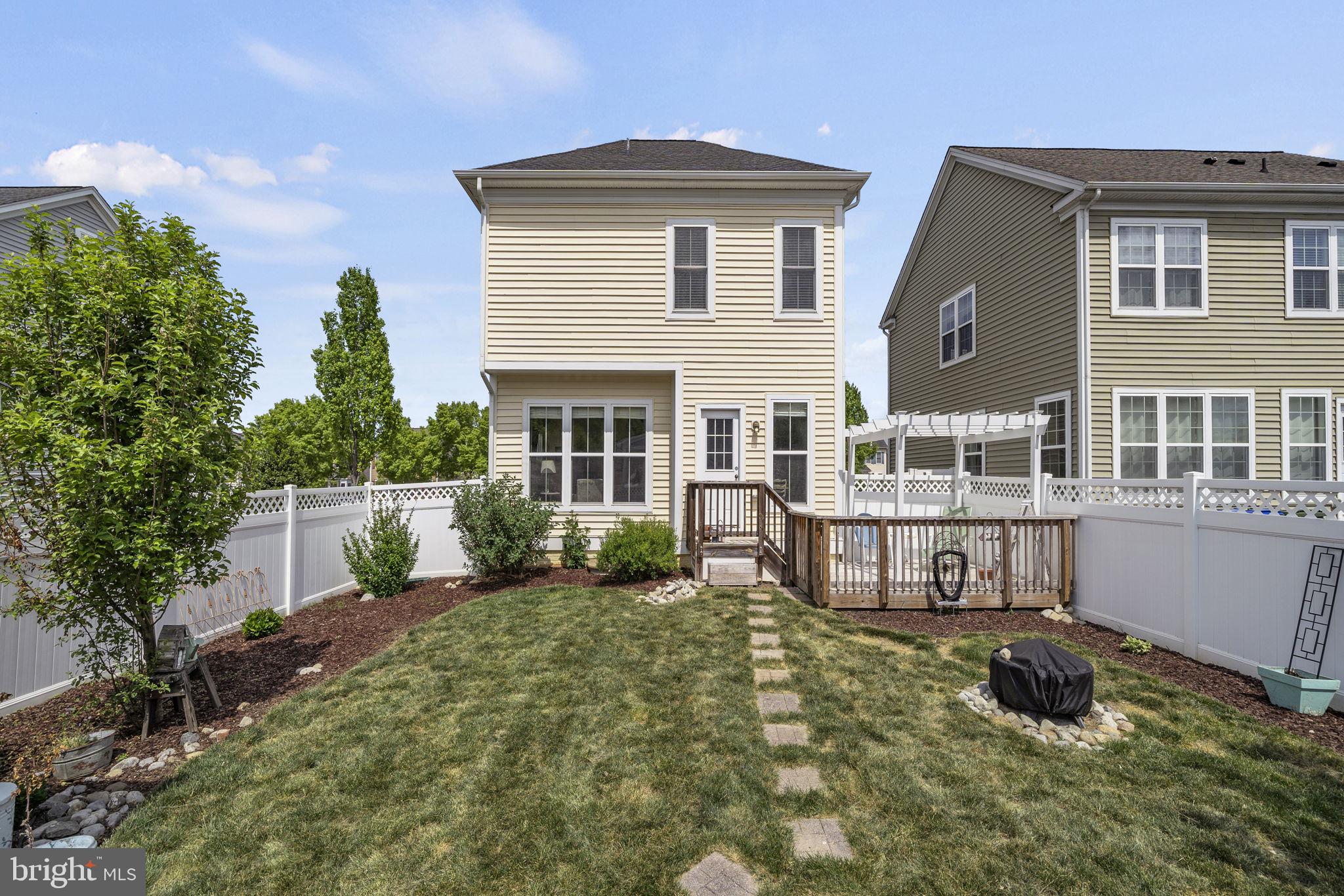 LADYSMITH VILLAGE - Residential