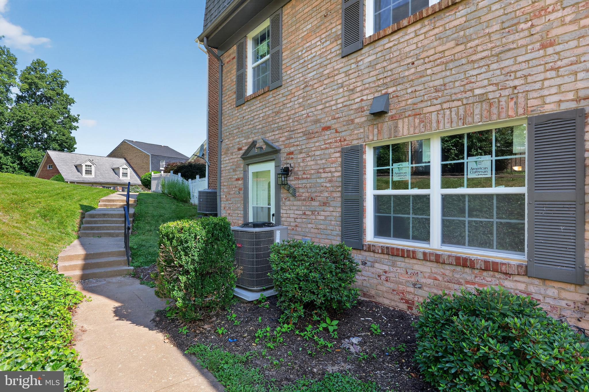 9836 HAGEL CIRCLE