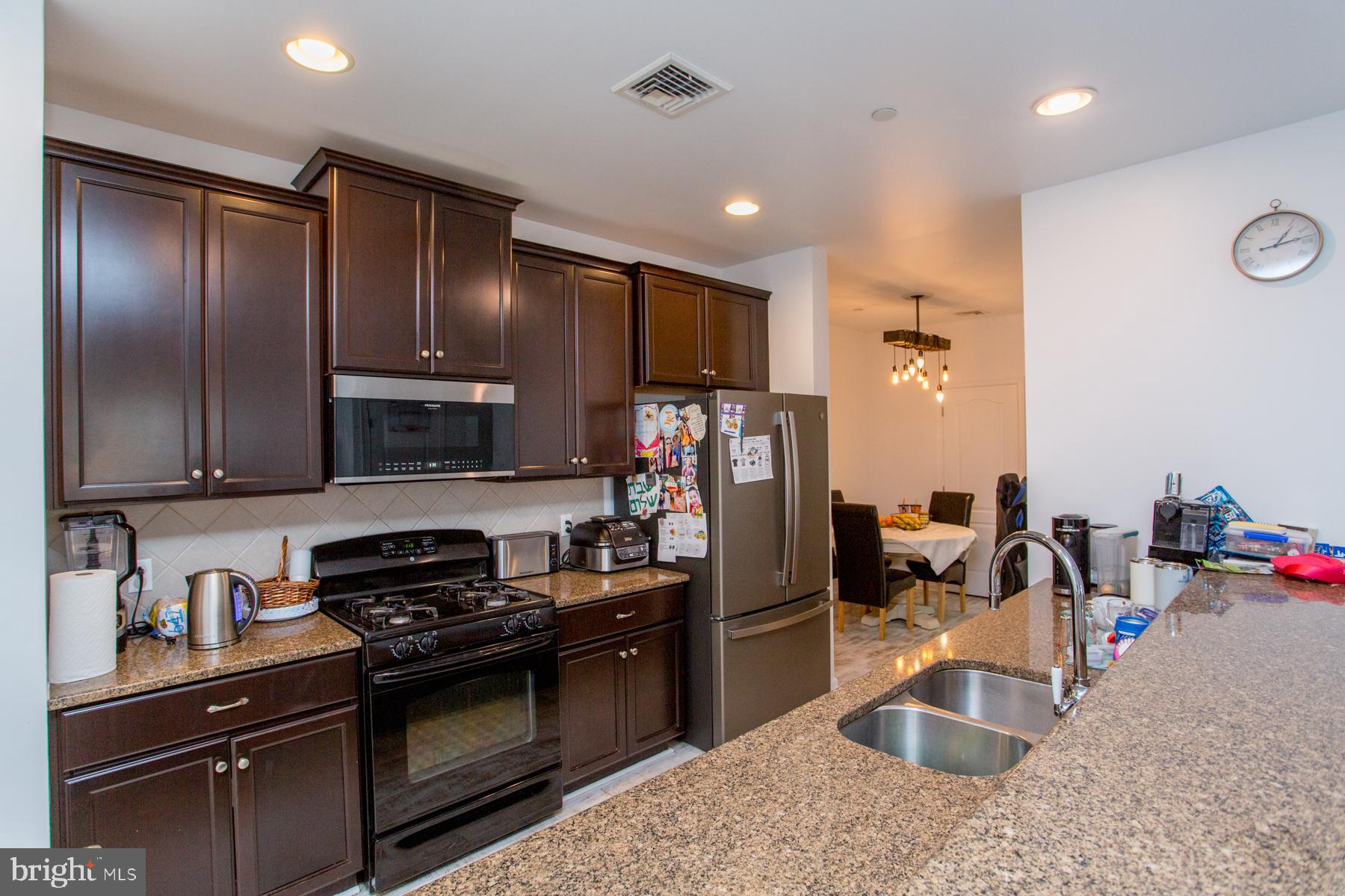 HUNTINGDON PLACE - Residential Lease