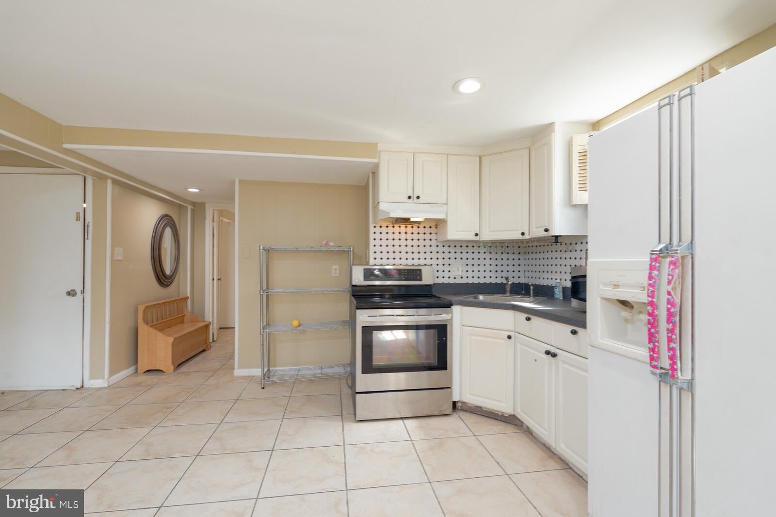 12512 CIRCLE DRIVE