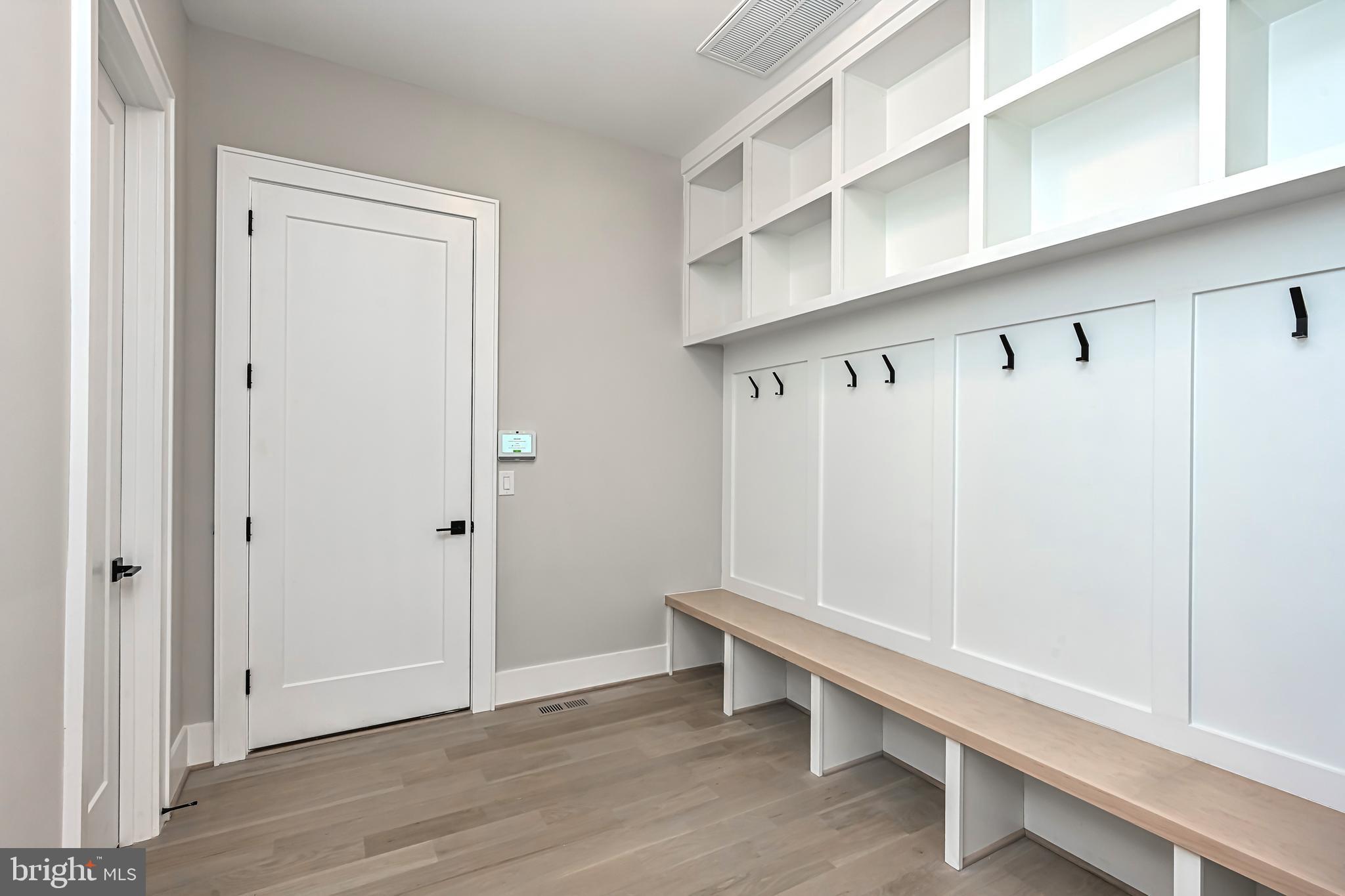 MC LEAN HAMLET - Residential