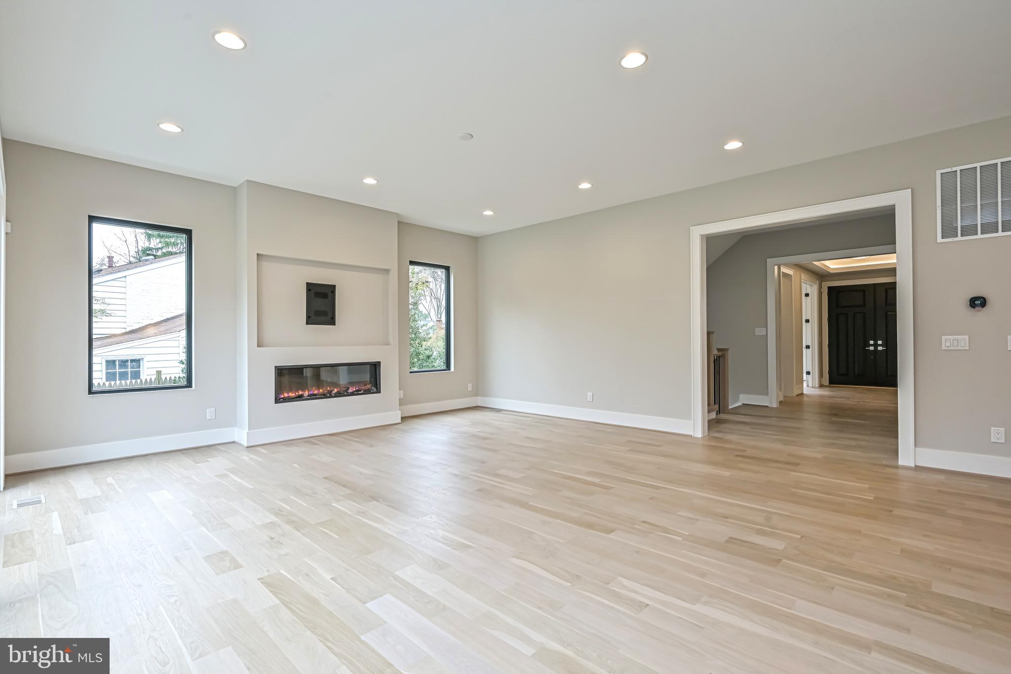 MC LEAN HAMLET - Residential