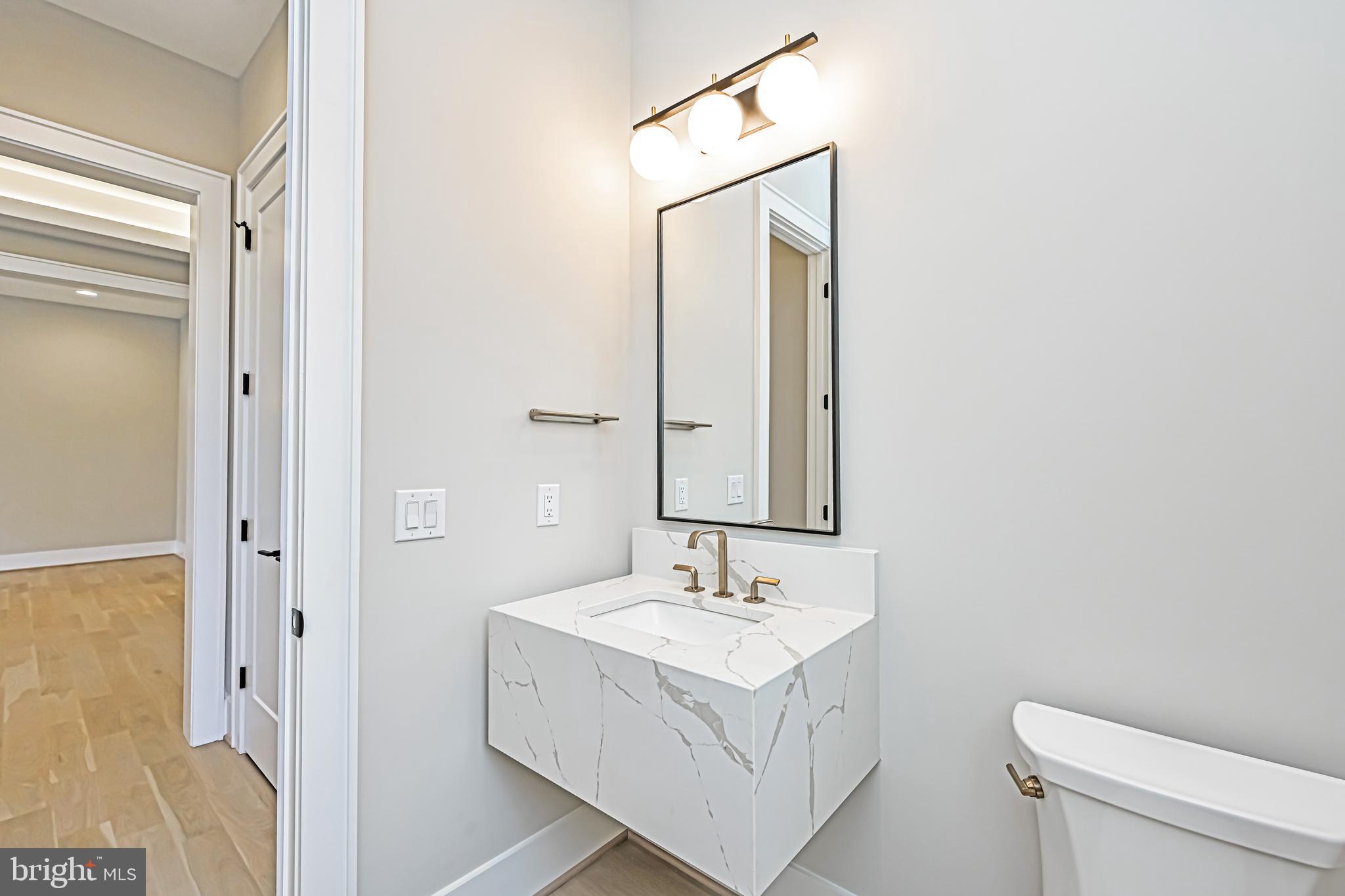 MC LEAN HAMLET - Residential