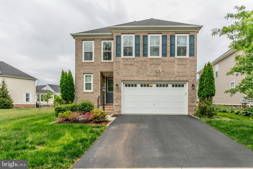 Your dream Brambleton single-family residence awaits! This stunning property seamlessly blends modern luxury and convenience. Step inside and experience the inviting open floor plan, where a spacious, light-filled living room flows effortlessly into the dining area – perfect for both relaxing and entertaining. A dedicated main-level den offers flexibility for a home office or playroom. The gourmet kitchen is a chef's delight, boasting expansive countertops, stainless steel appliances, a generous island with seating, and ample storage. Adding to the convenience, electricity and internet are included in the rent! Enjoy an unbeatable Brambleton location, ideal for outdoor activities, sports, and picnics, with easy access to community pools, playgrounds, and the vibrant town center's shops, restaurants, and entertainment. Benefit from top-rated schools, welcoming neighbors, and a strong community spirit. Don't miss this exceptional rental opportunity – schedule your showing today and embrace the coveted Brambleton lifestyle!