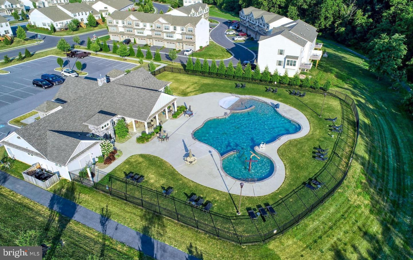 HANBURY COURT AT WINDING HILLS - Residential