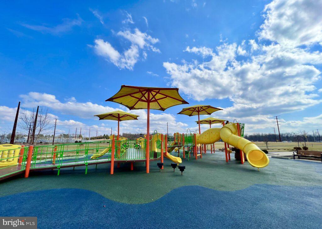 HANBURY COURT AT WINDING HILLS - Residential