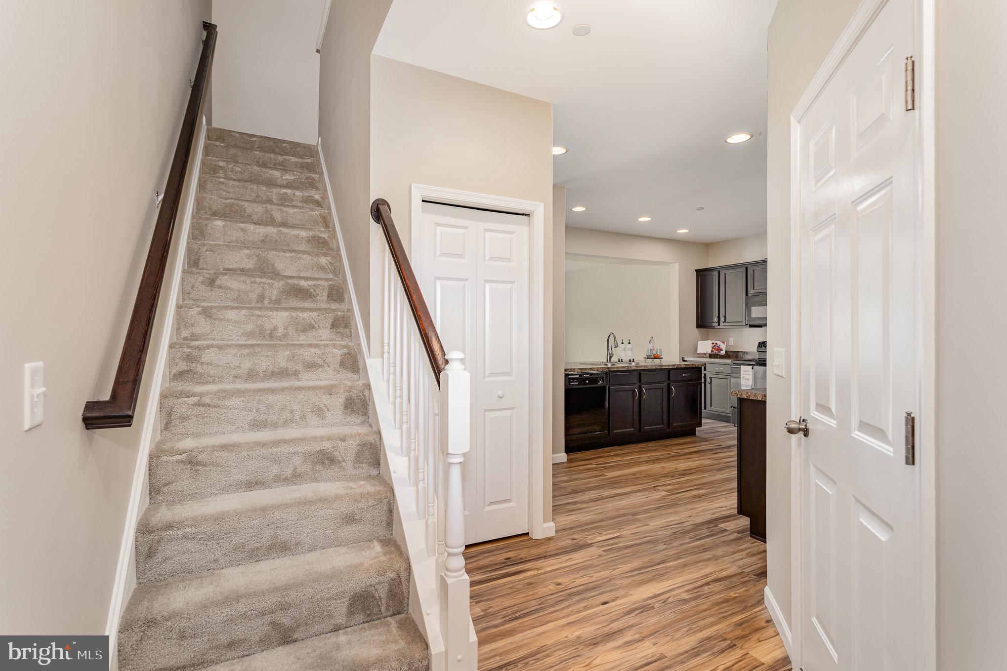 HANBURY COURT AT WINDING HILLS - Residential