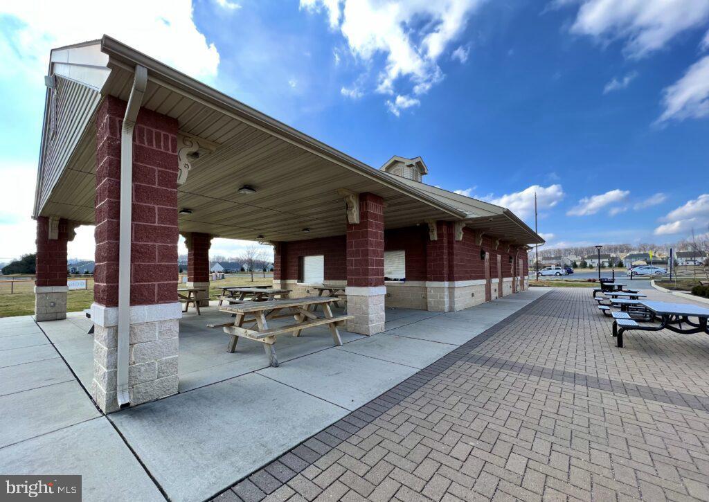 HANBURY COURT AT WINDING HILLS - Residential