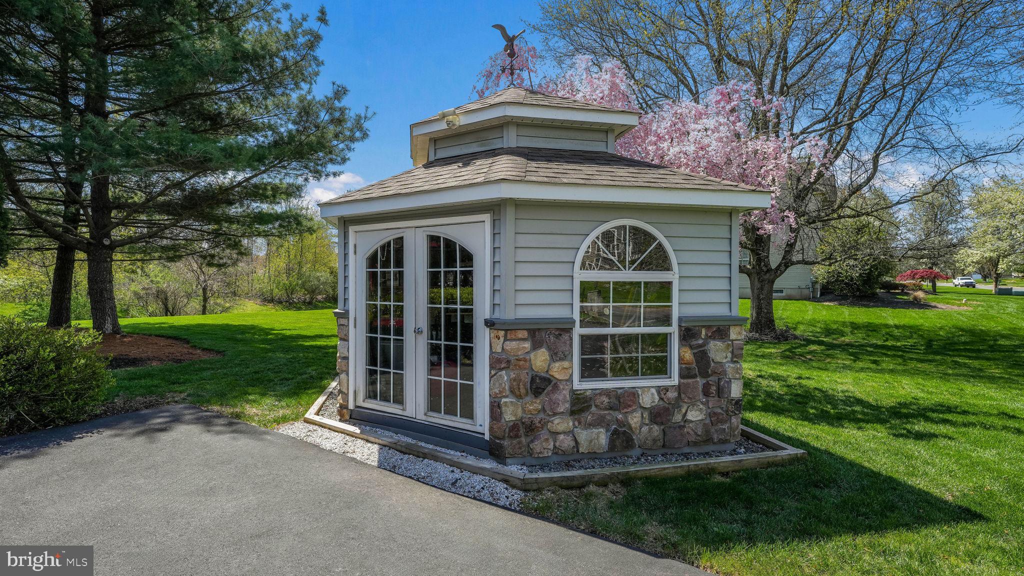 4912 GLOUCESTER DRIVE
