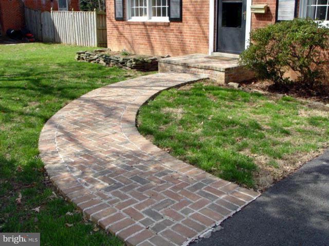 STONEWALL MANOR - Residential