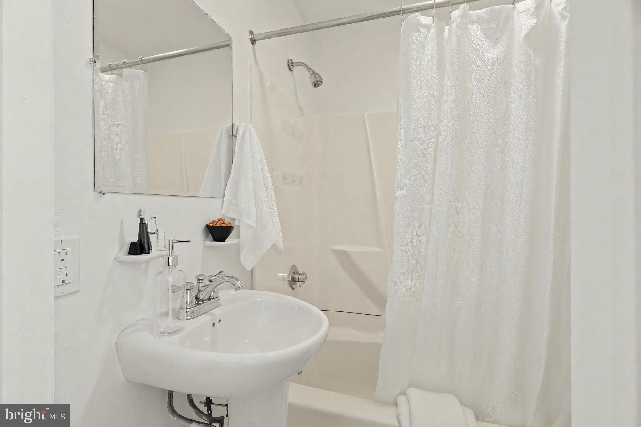 WASHINGTON SQ WEST - Residential