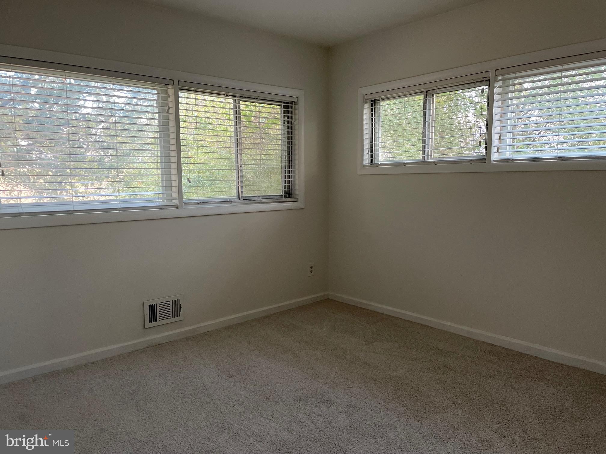 MCLEAN MANOR - Residential Lease