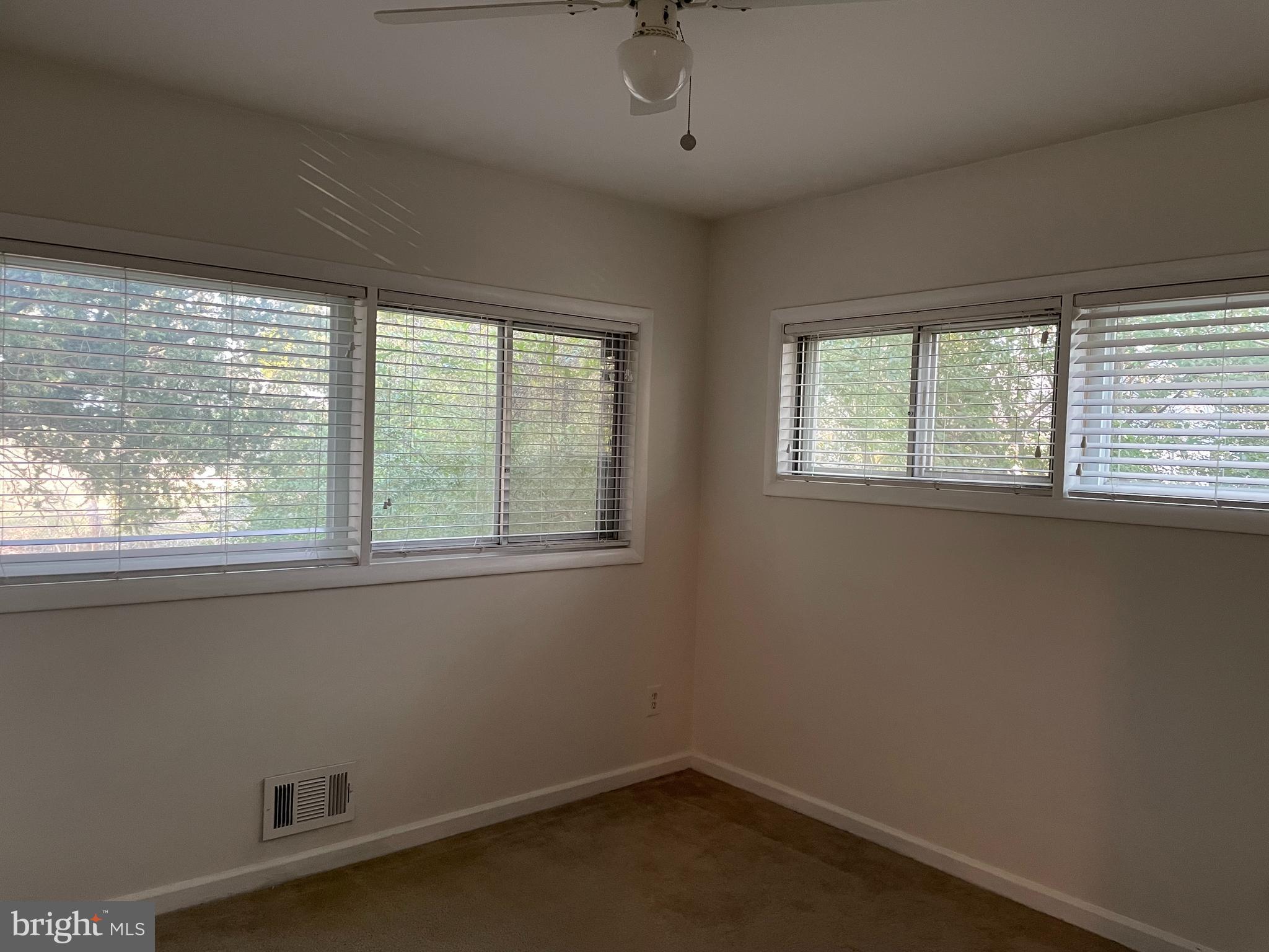 MCLEAN MANOR - Residential Lease