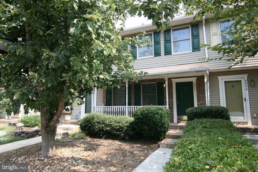 Beautiful 3-level townhome in Lee's Hill w/ 3 bedrooms, 2.5 baths, living room, large family room with vaulted ceiling, eat-in kitchen, full unfinished walk-out basement, deck and front porch. All 3 bedrooms are
good size & have vaulted ceilings. Backs to trees and on a no-through street. Enjoy Lee's Hill amenities such as 2 pools, tennis courts, playgrounds, walking paths & more! Pets - case by case.