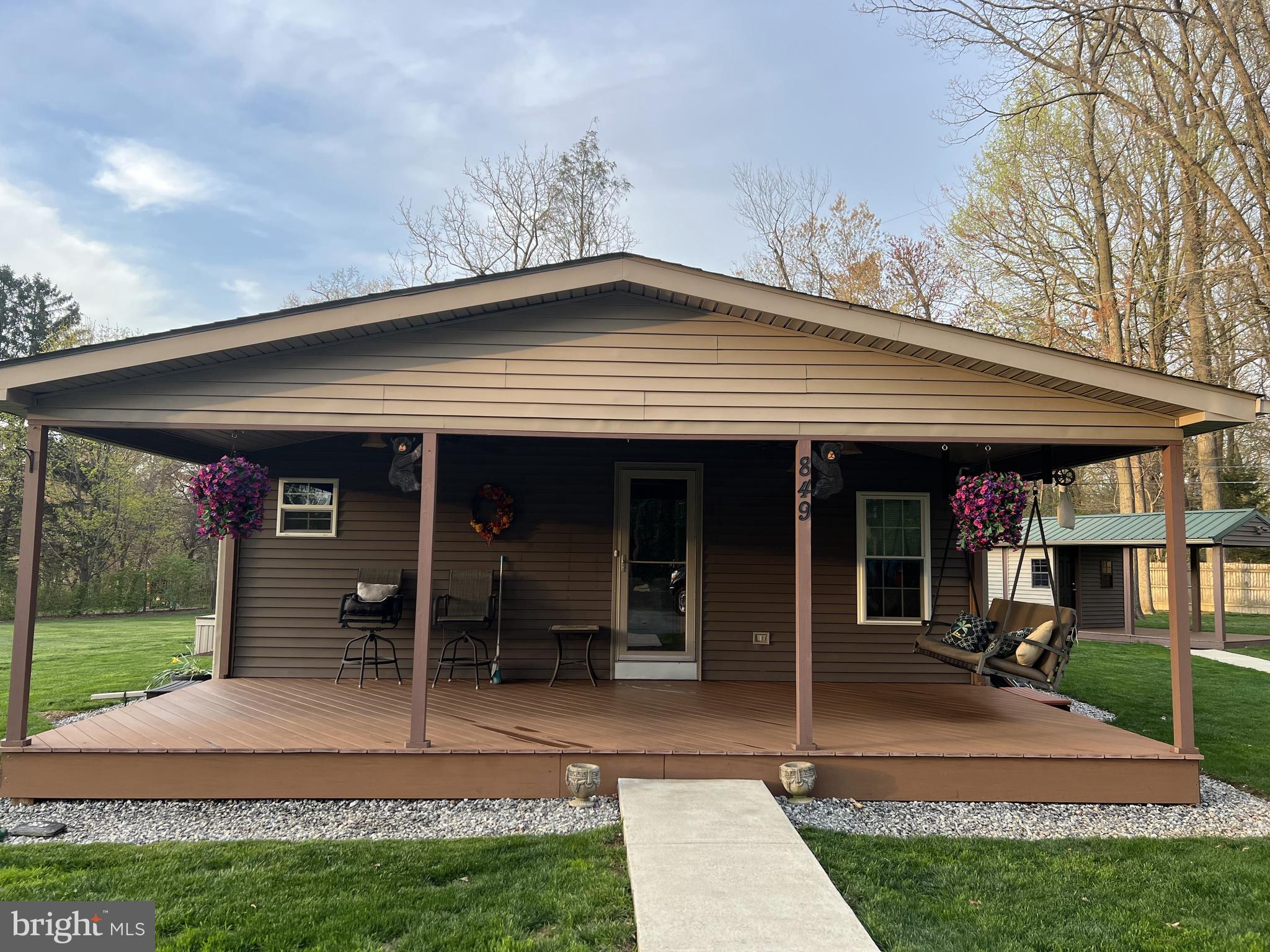 849 LONGVIEW LANE