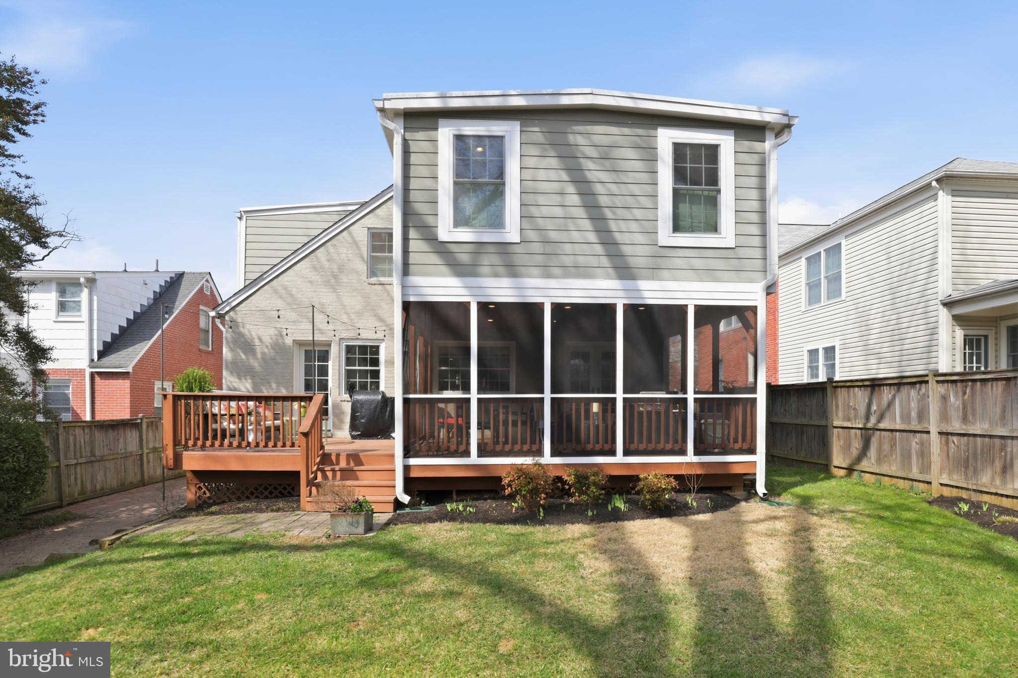 OVER LEE KNOLLS - Residential