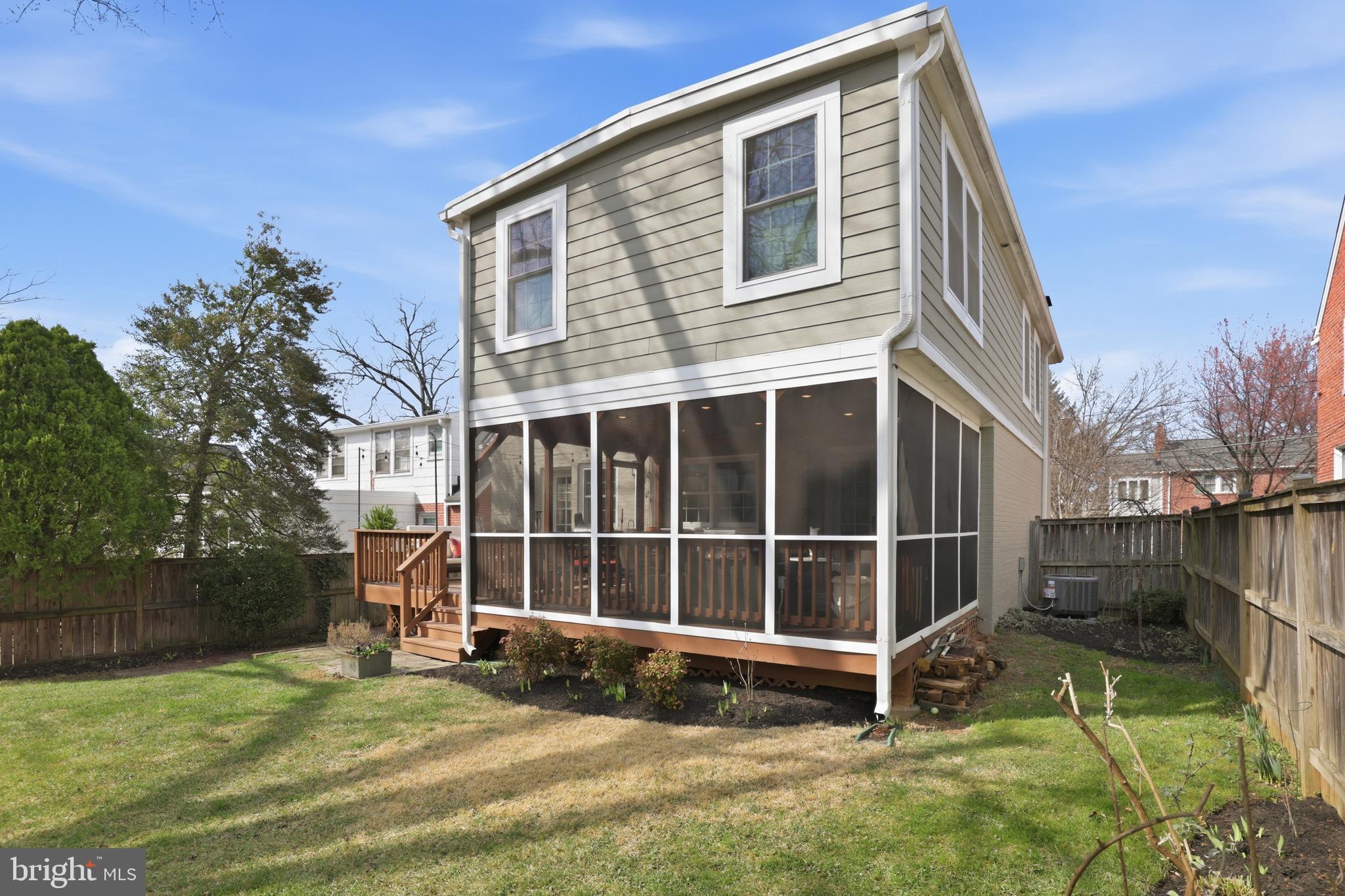 OVER LEE KNOLLS - Residential