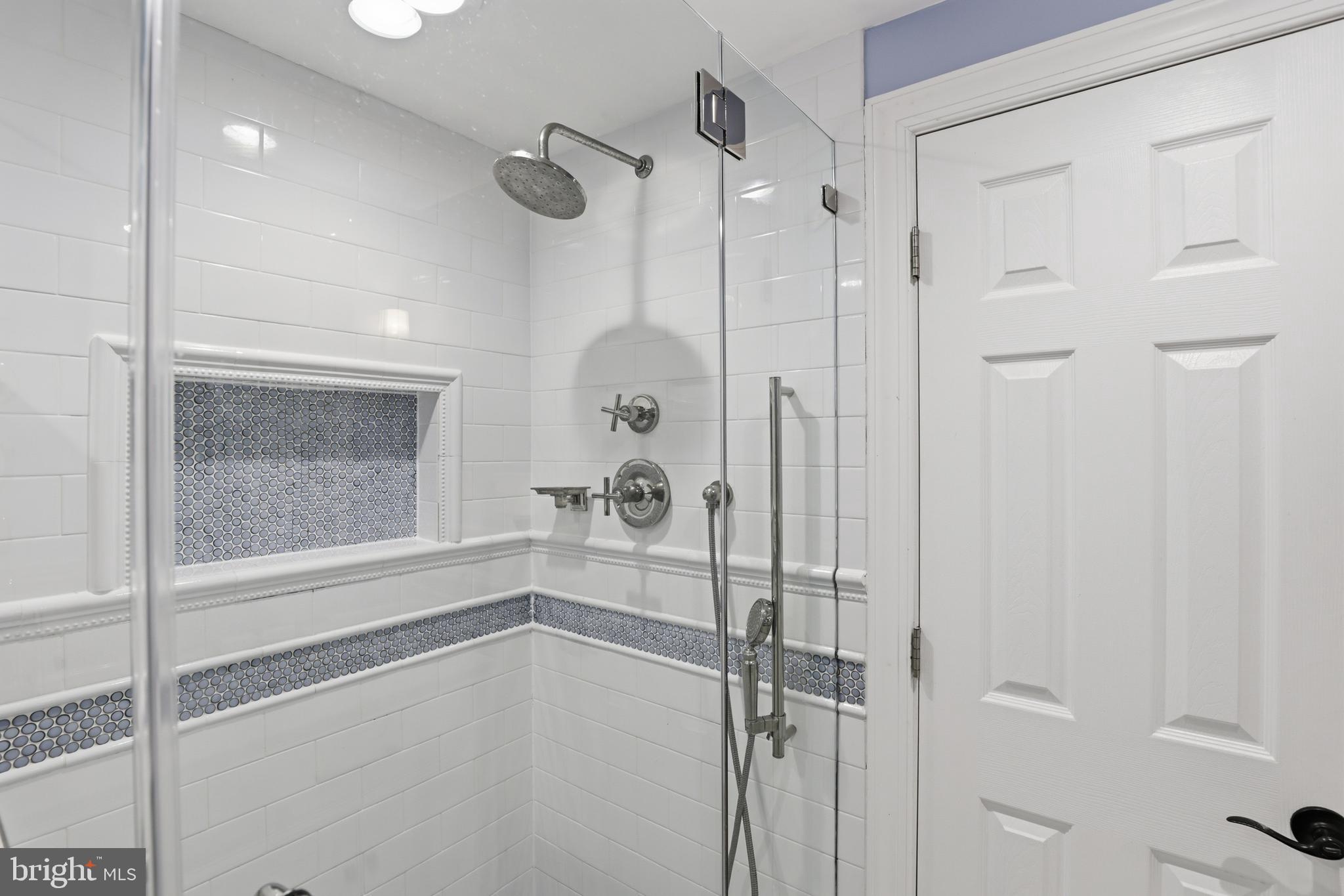 OVER LEE KNOLLS - Residential