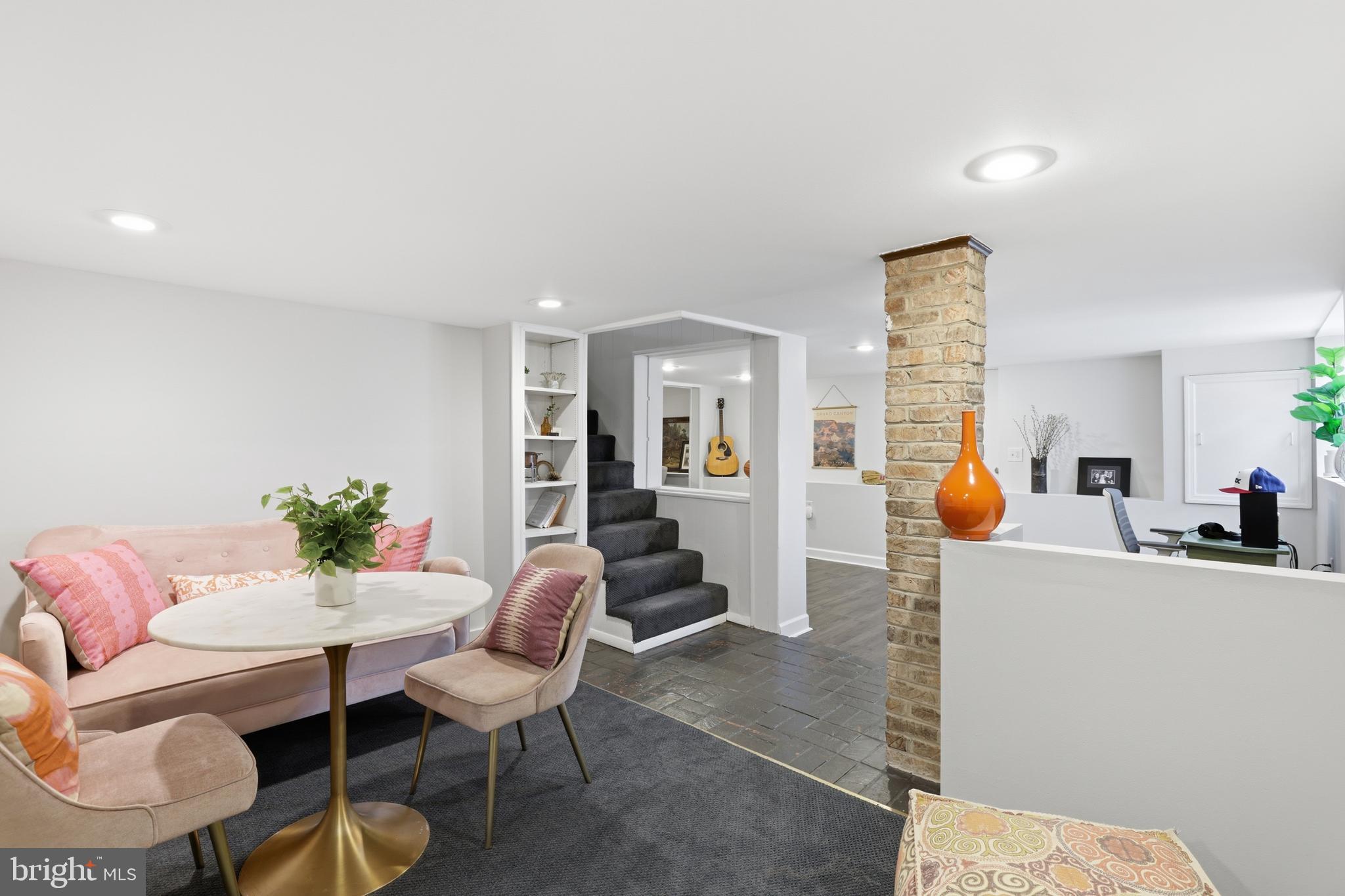 OVER LEE KNOLLS - Residential