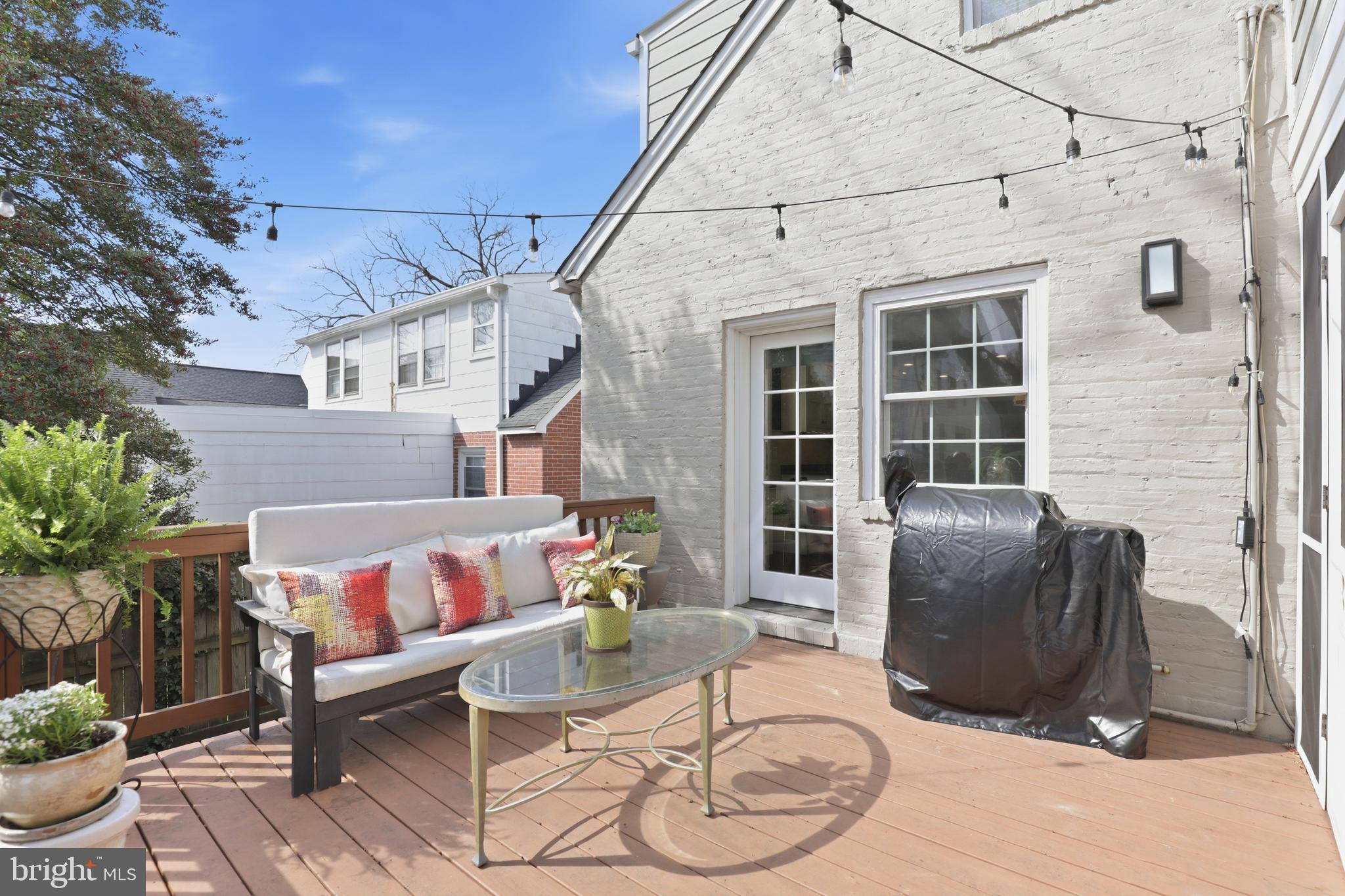 OVER LEE KNOLLS - Residential