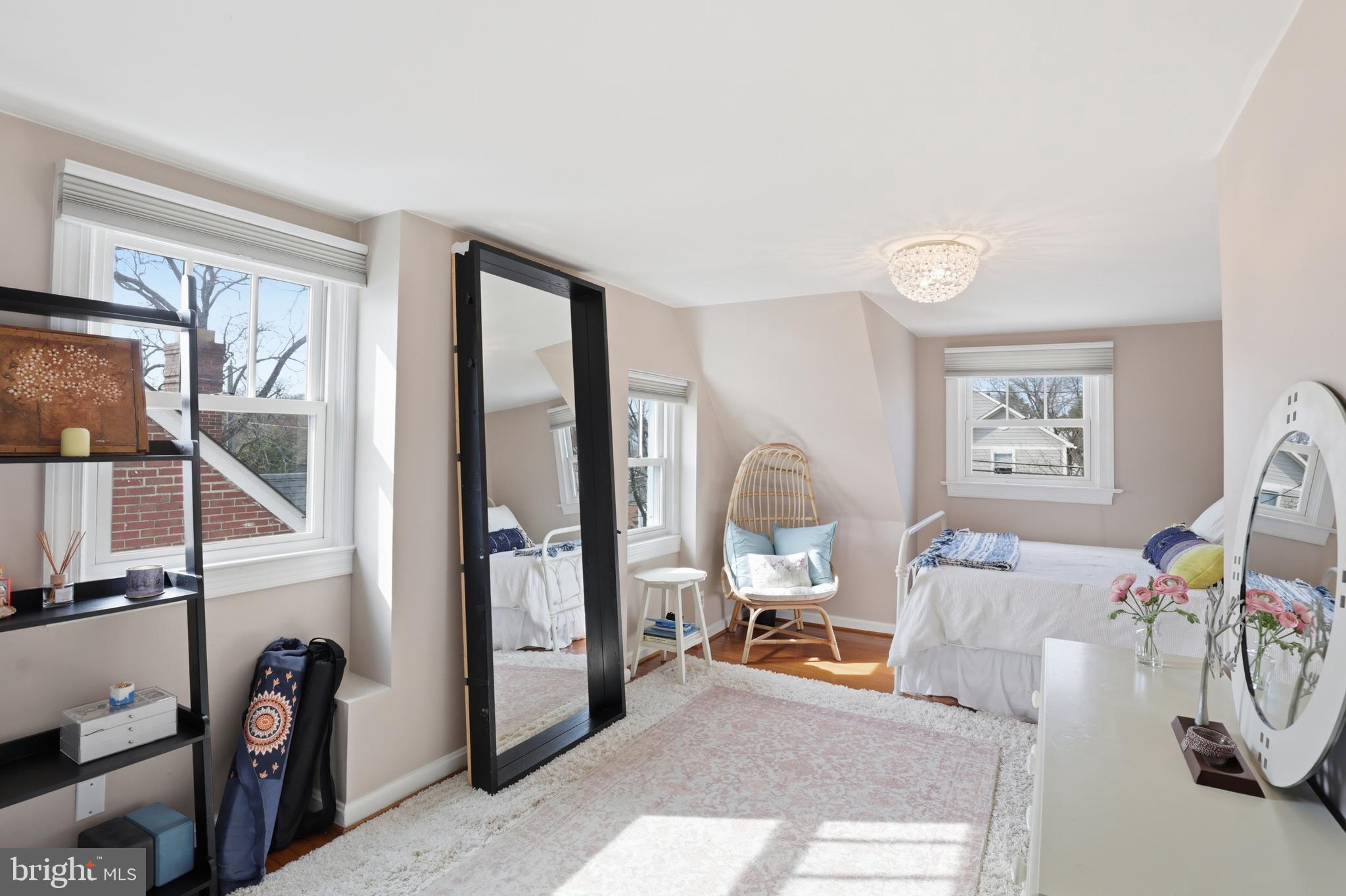 OVER LEE KNOLLS - Residential