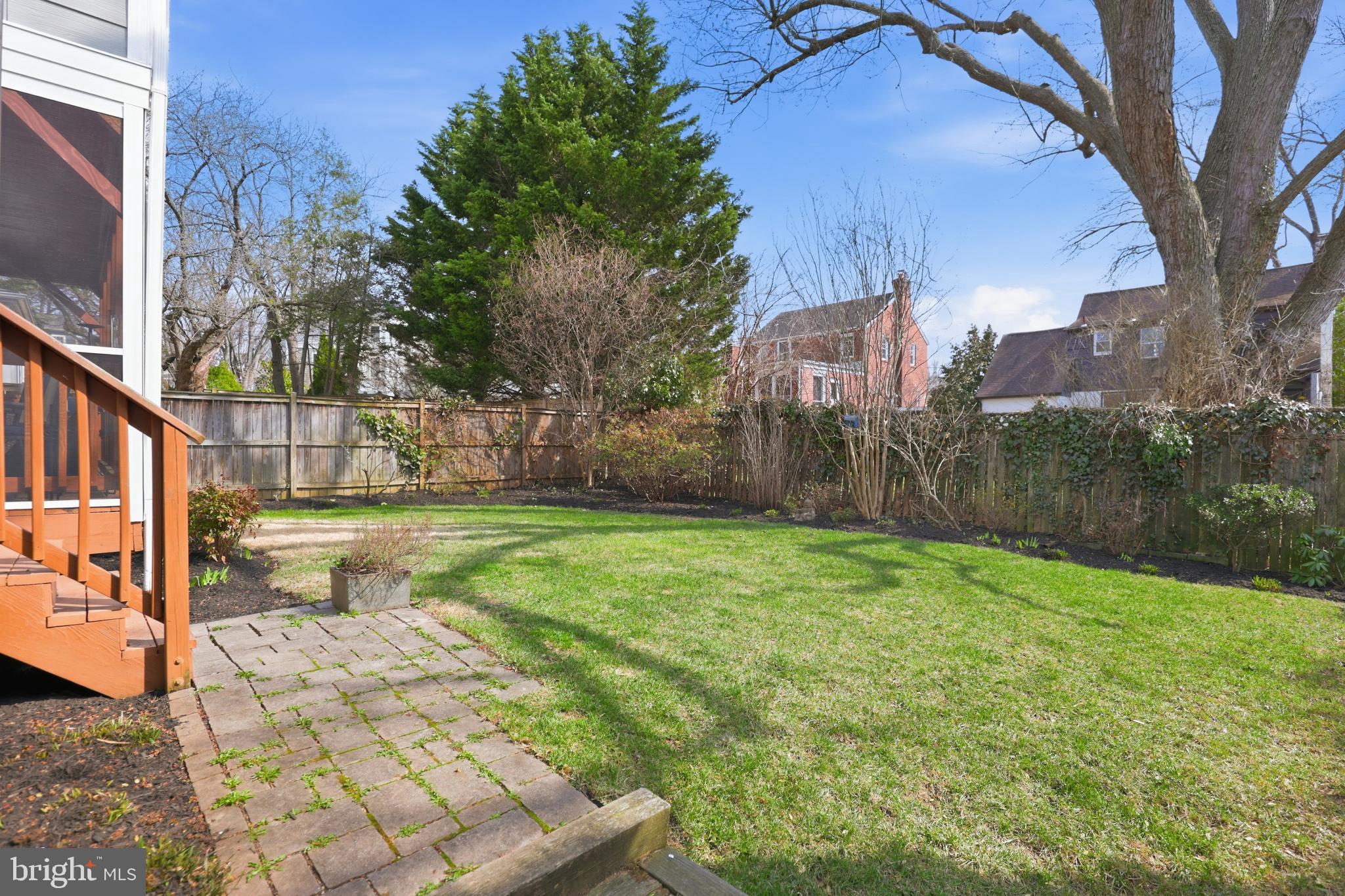 OVER LEE KNOLLS - Residential