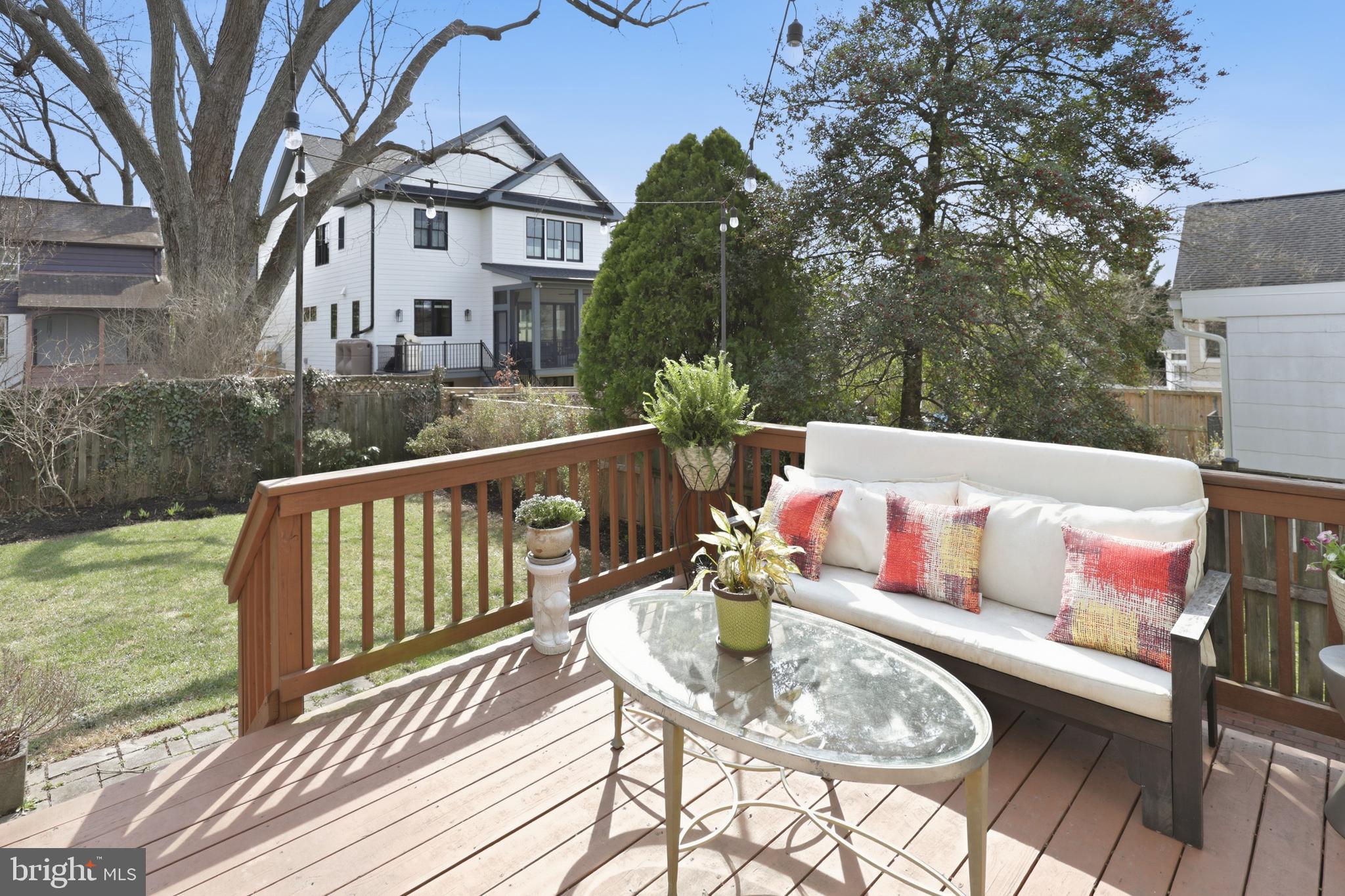 OVER LEE KNOLLS - Residential