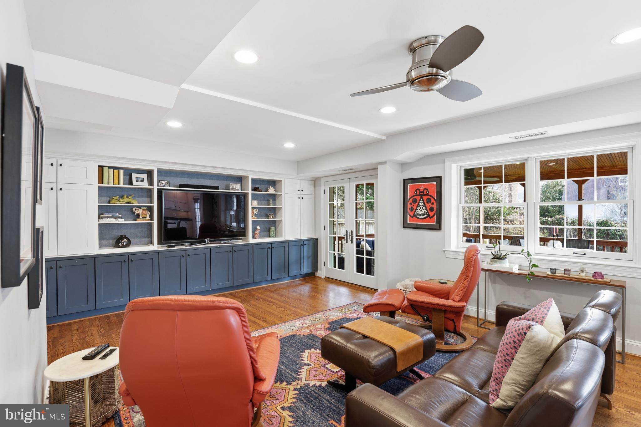 OVER LEE KNOLLS - Residential