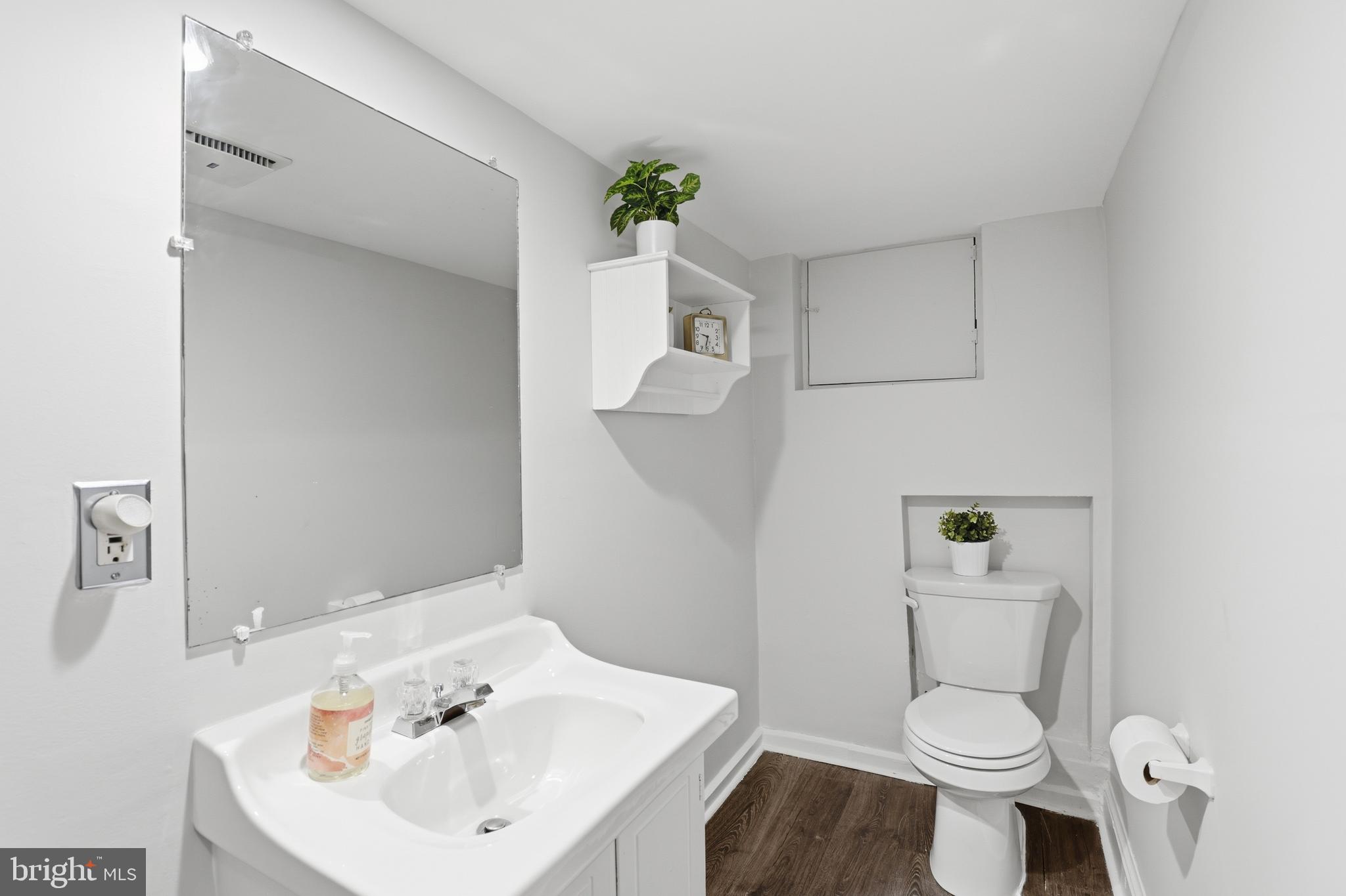 OVER LEE KNOLLS - Residential