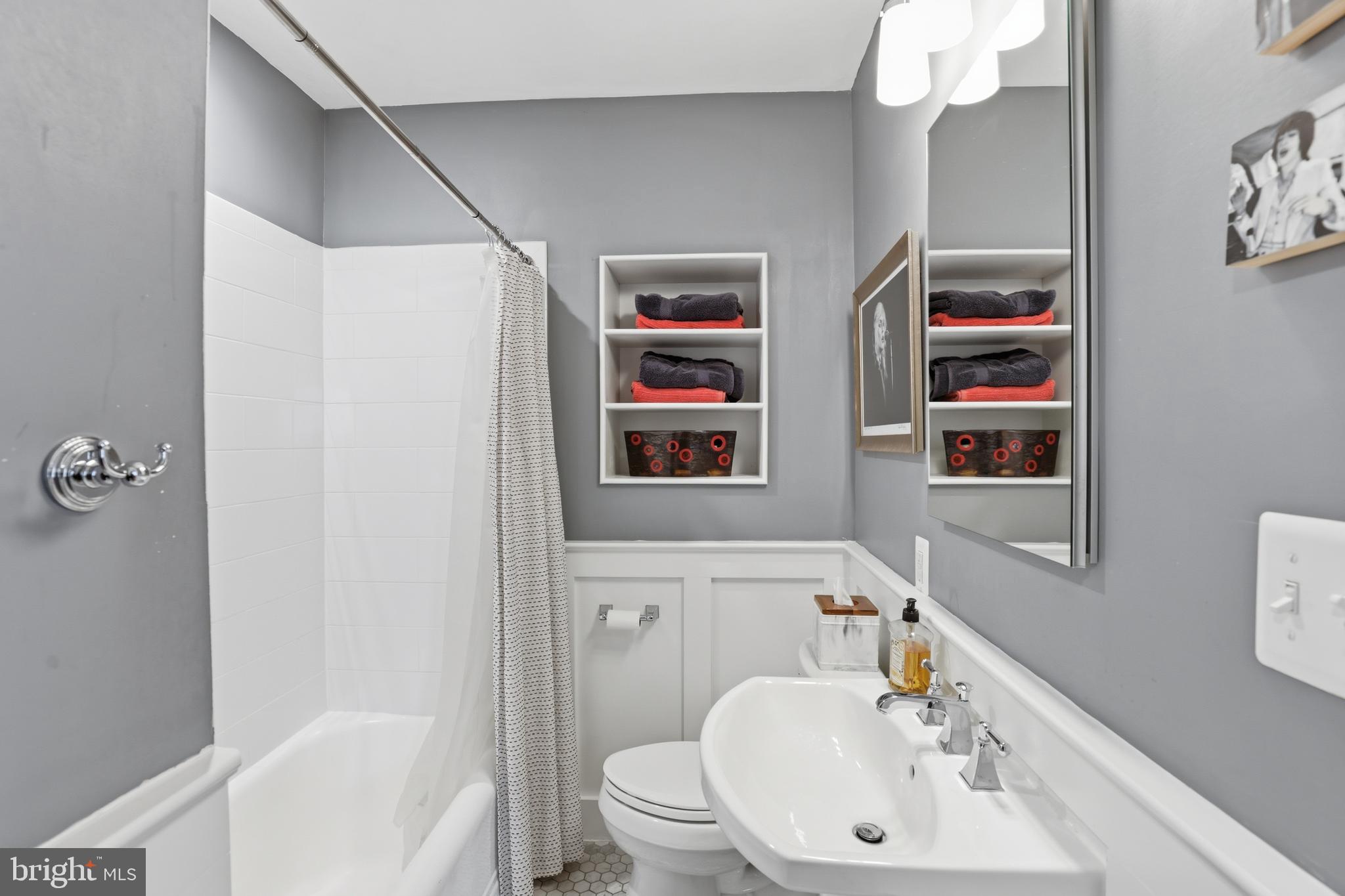 OVER LEE KNOLLS - Residential