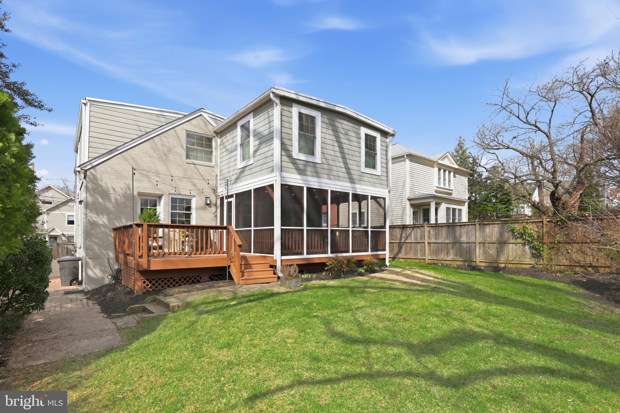 OVER LEE KNOLLS - Residential