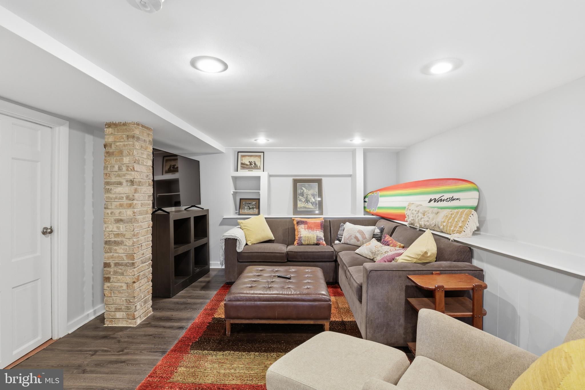 OVER LEE KNOLLS - Residential