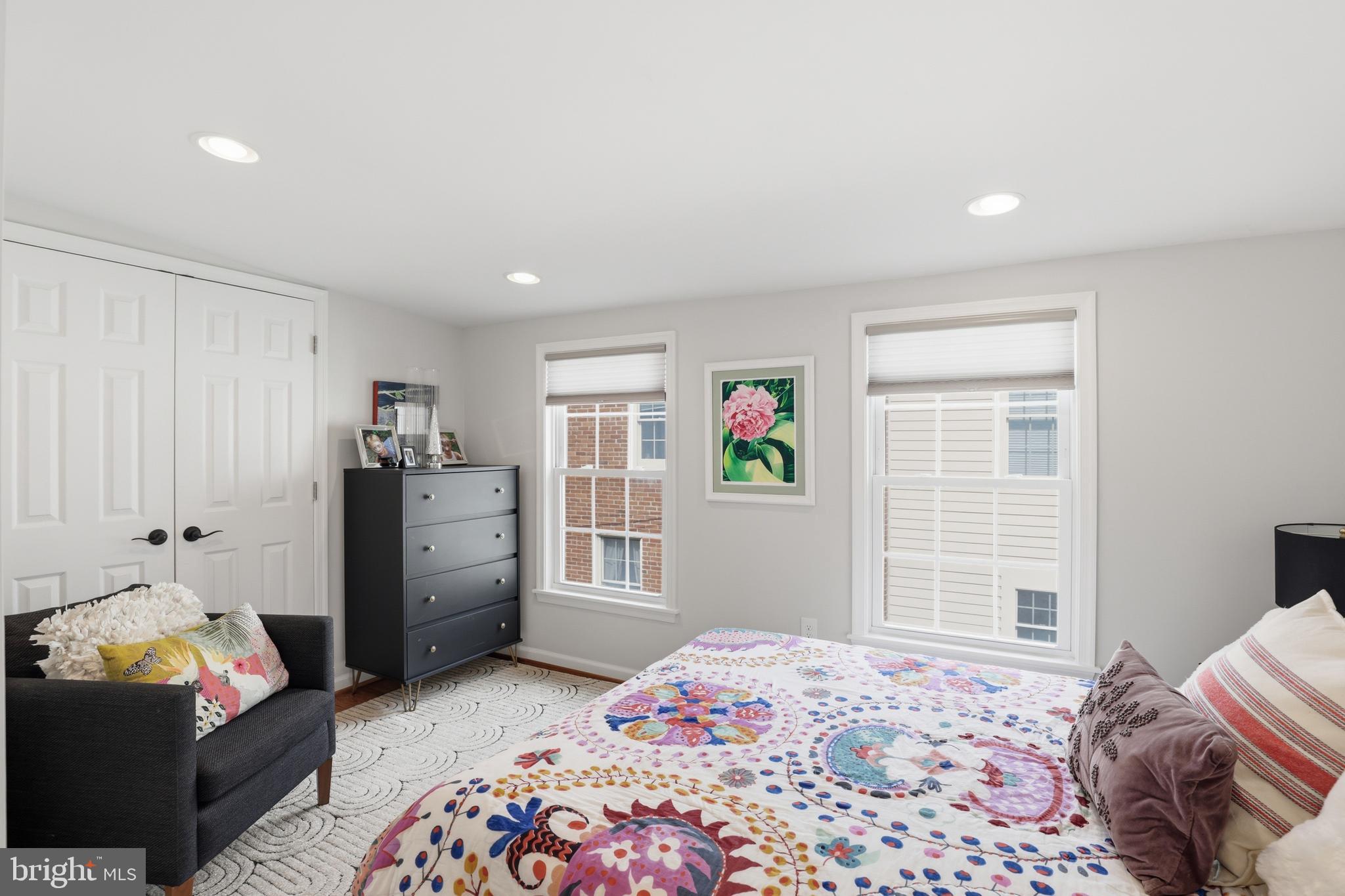 OVER LEE KNOLLS - Residential