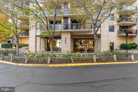 Photo of 309 Yoakum Parkway #1103, ALEXANDRIA, VA 22304 (MLS # VAAX2067720)